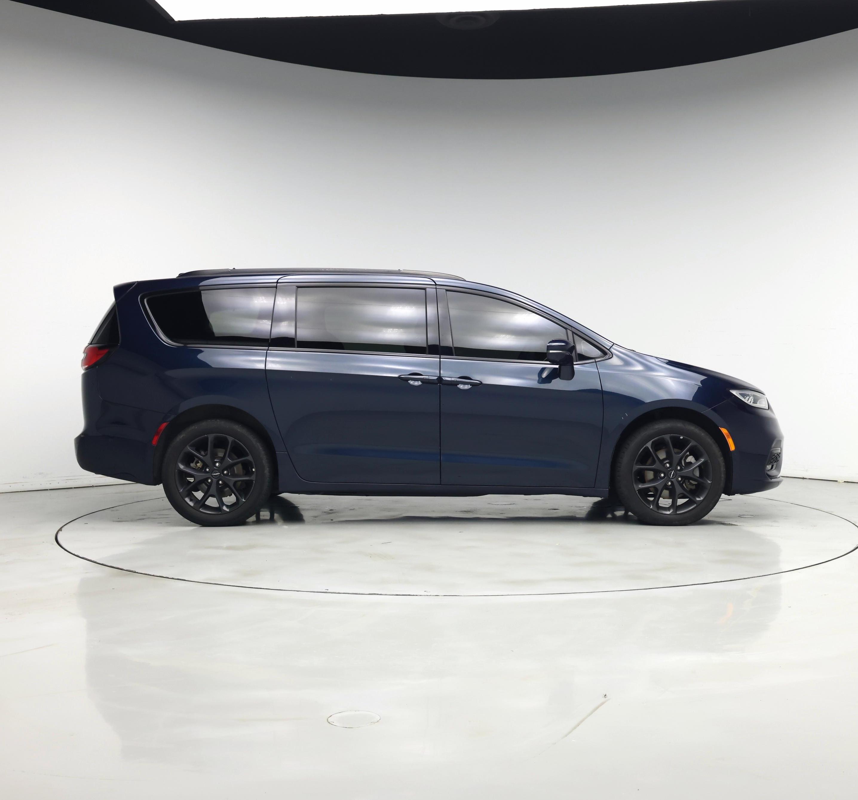 Thumbnail: 2022 Chrysler Pacifica - 7