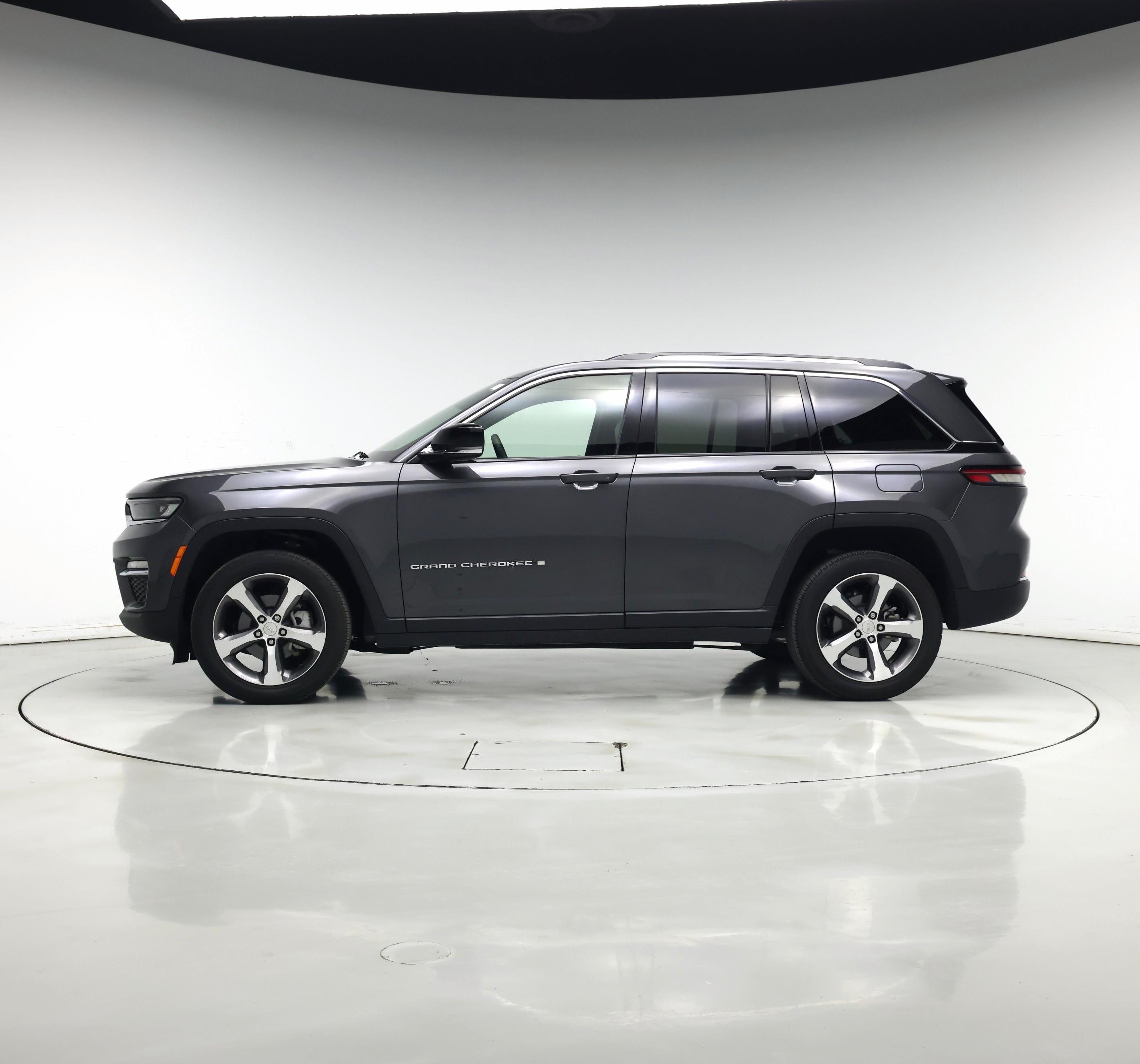 Thumbnail: 2023 Jeep Grand Cherokee - 3