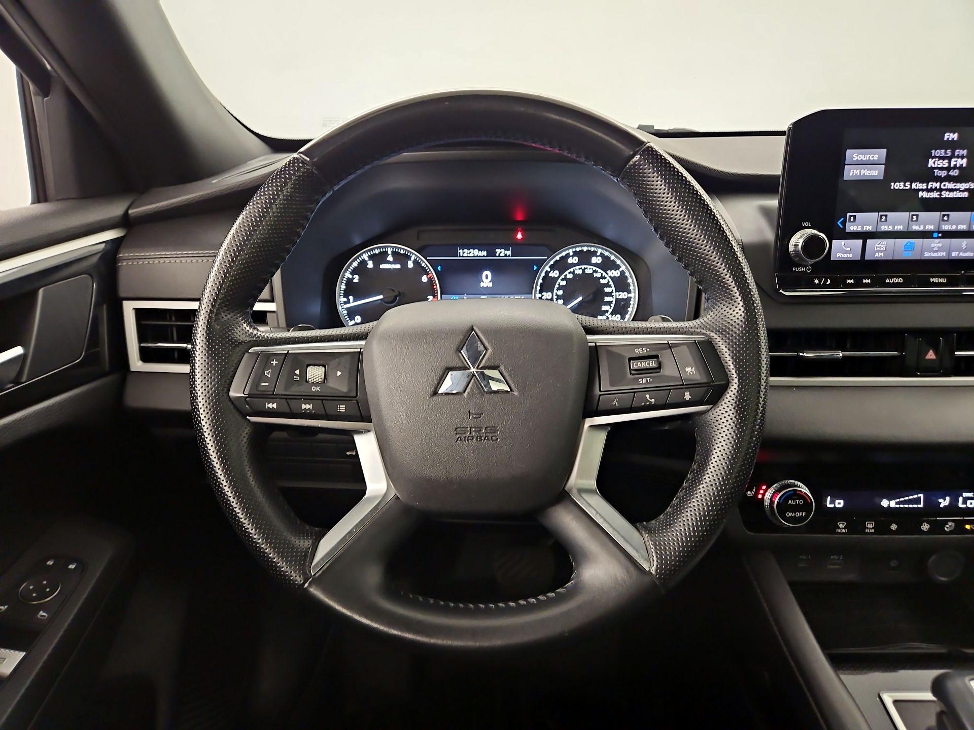 Thumbnail: 2022 Mitsubishi Outlander - 10