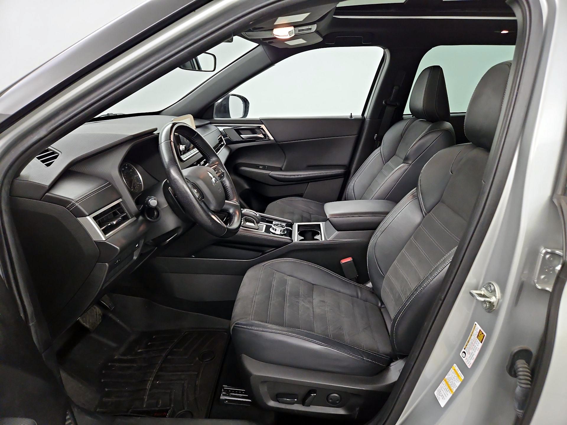 Thumbnail: 2022 Mitsubishi Outlander - 11