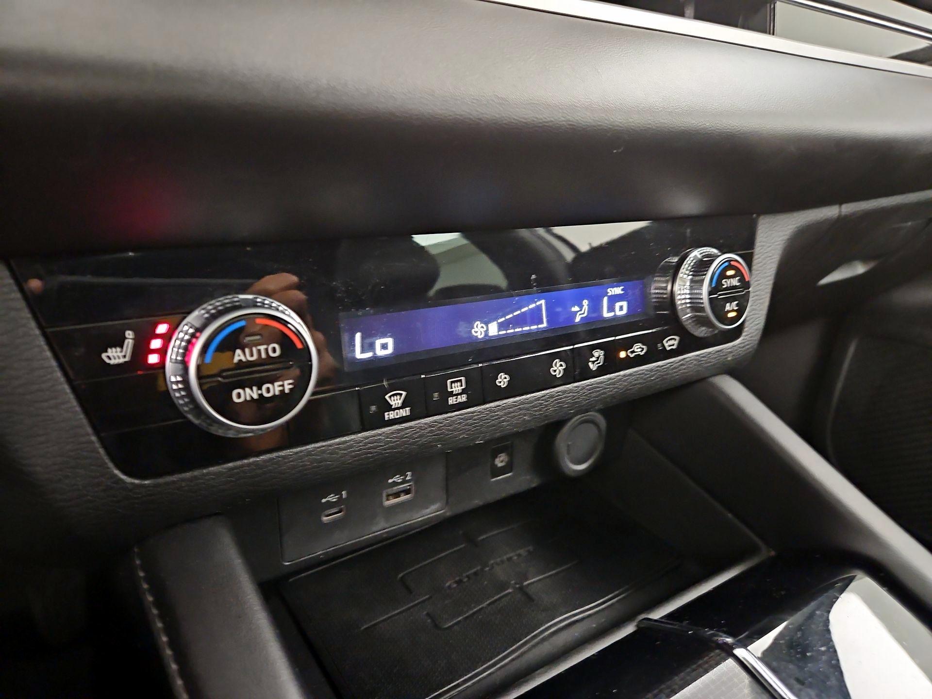 Thumbnail: 2022 Mitsubishi Outlander - 16