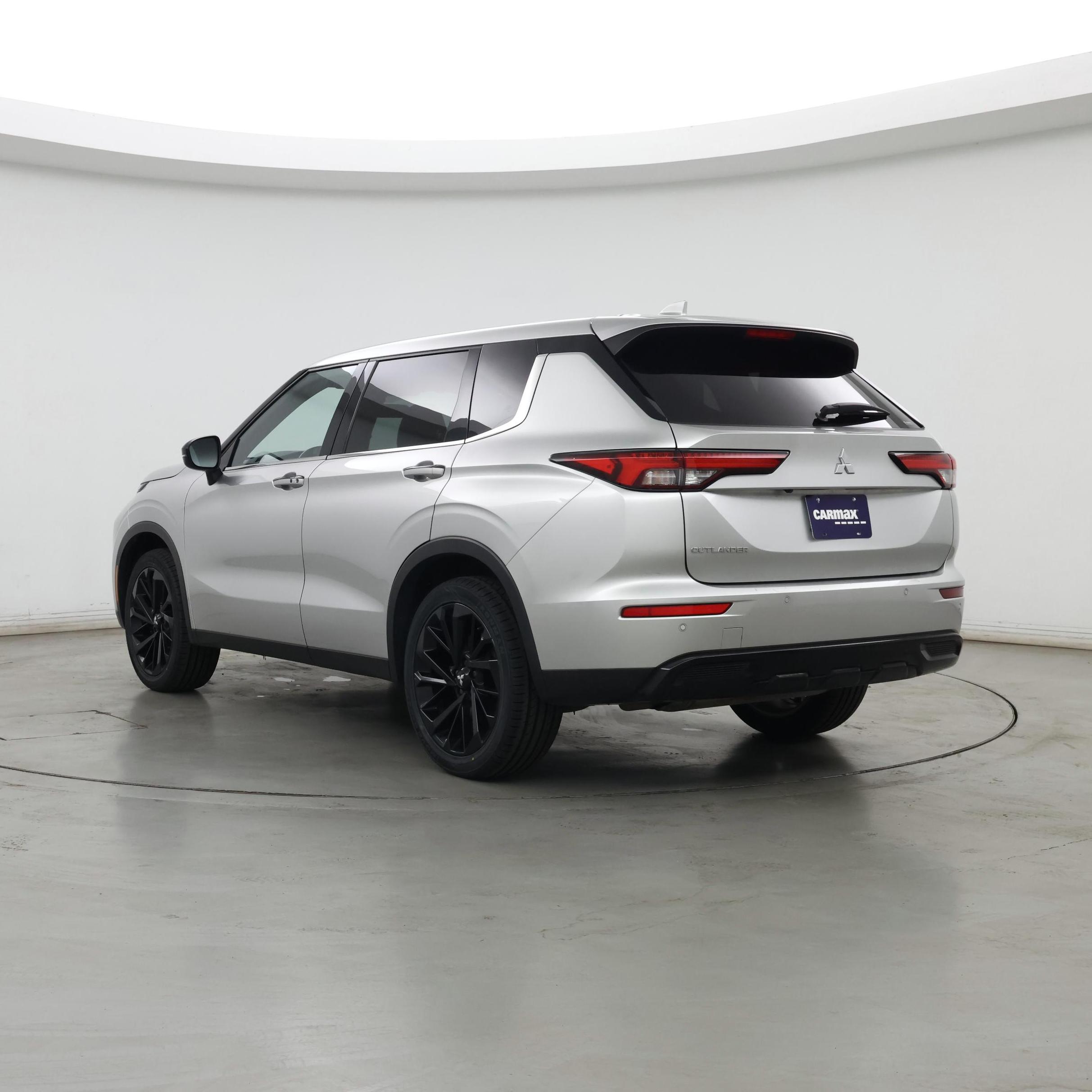 Thumbnail: 2022 Mitsubishi Outlander - 2