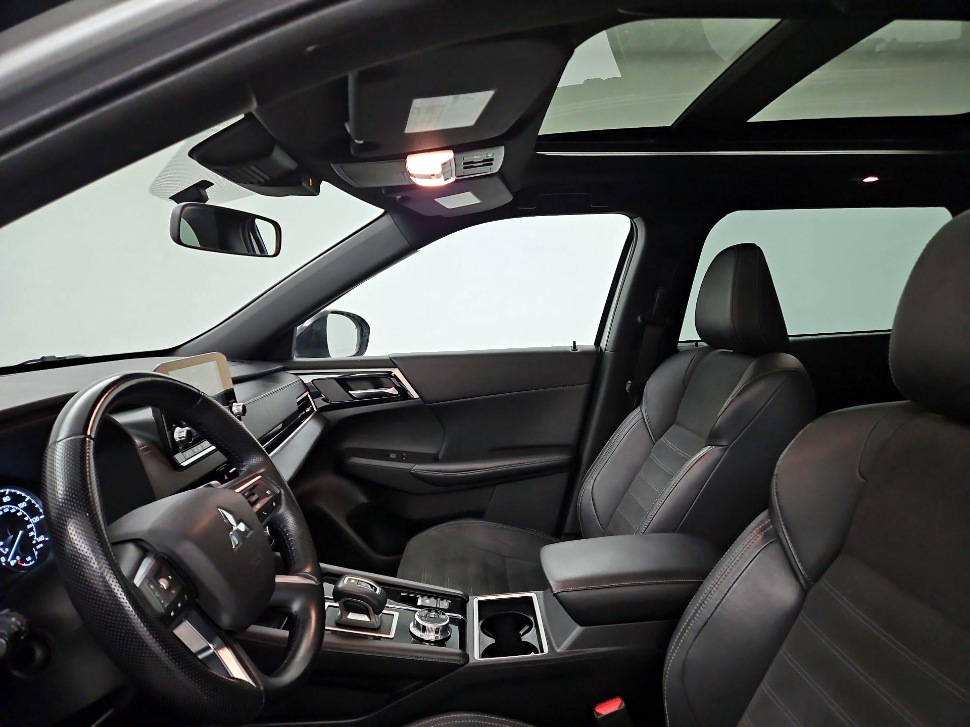 Thumbnail: 2022 Mitsubishi Outlander - 19