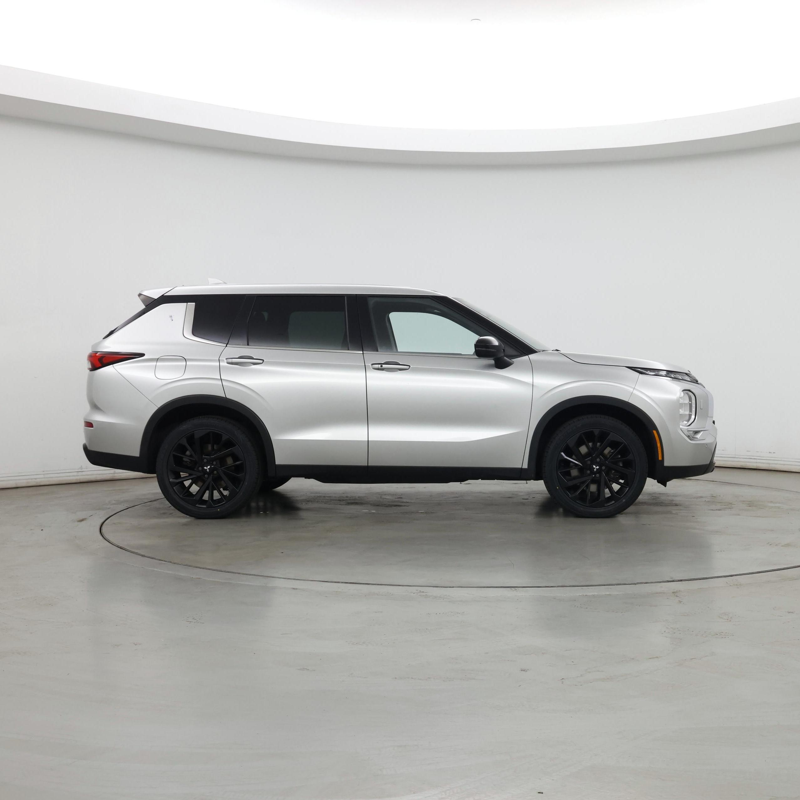 Thumbnail: 2022 Mitsubishi Outlander - 7