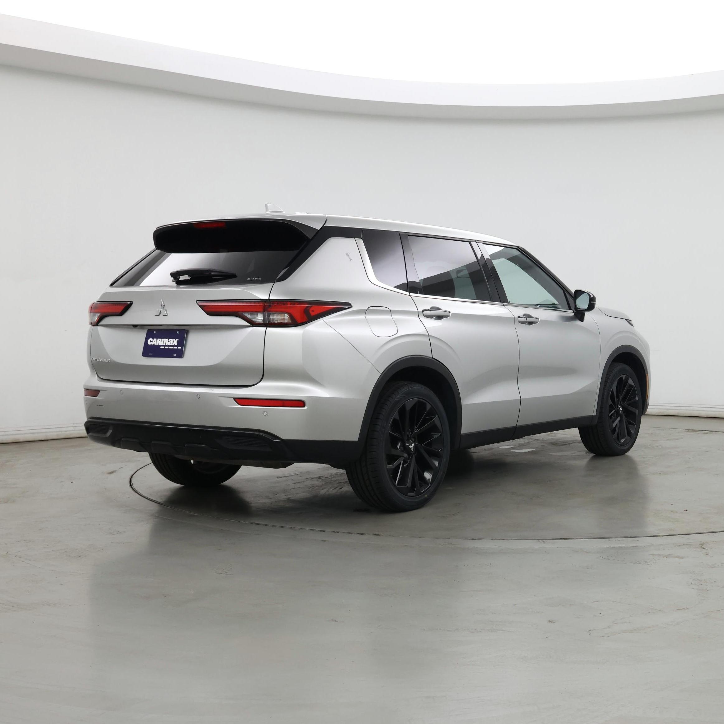 Thumbnail: 2022 Mitsubishi Outlander - 8