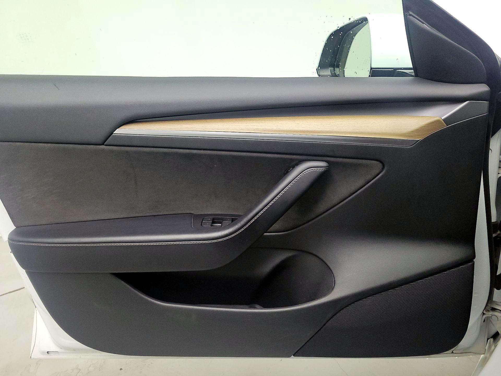 Thumbnail: 2022 Tesla Model 3 - 12
