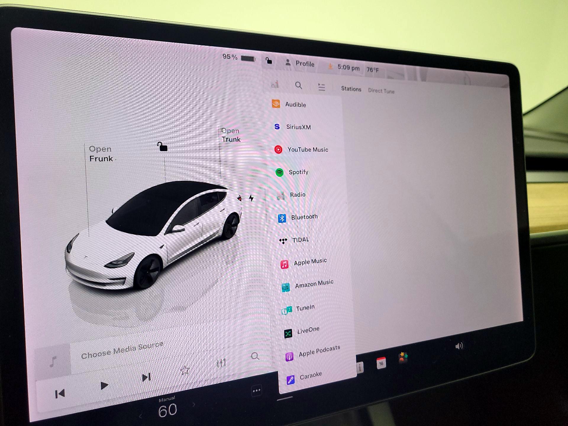 Thumbnail: 2022 Tesla Model 3 - 14