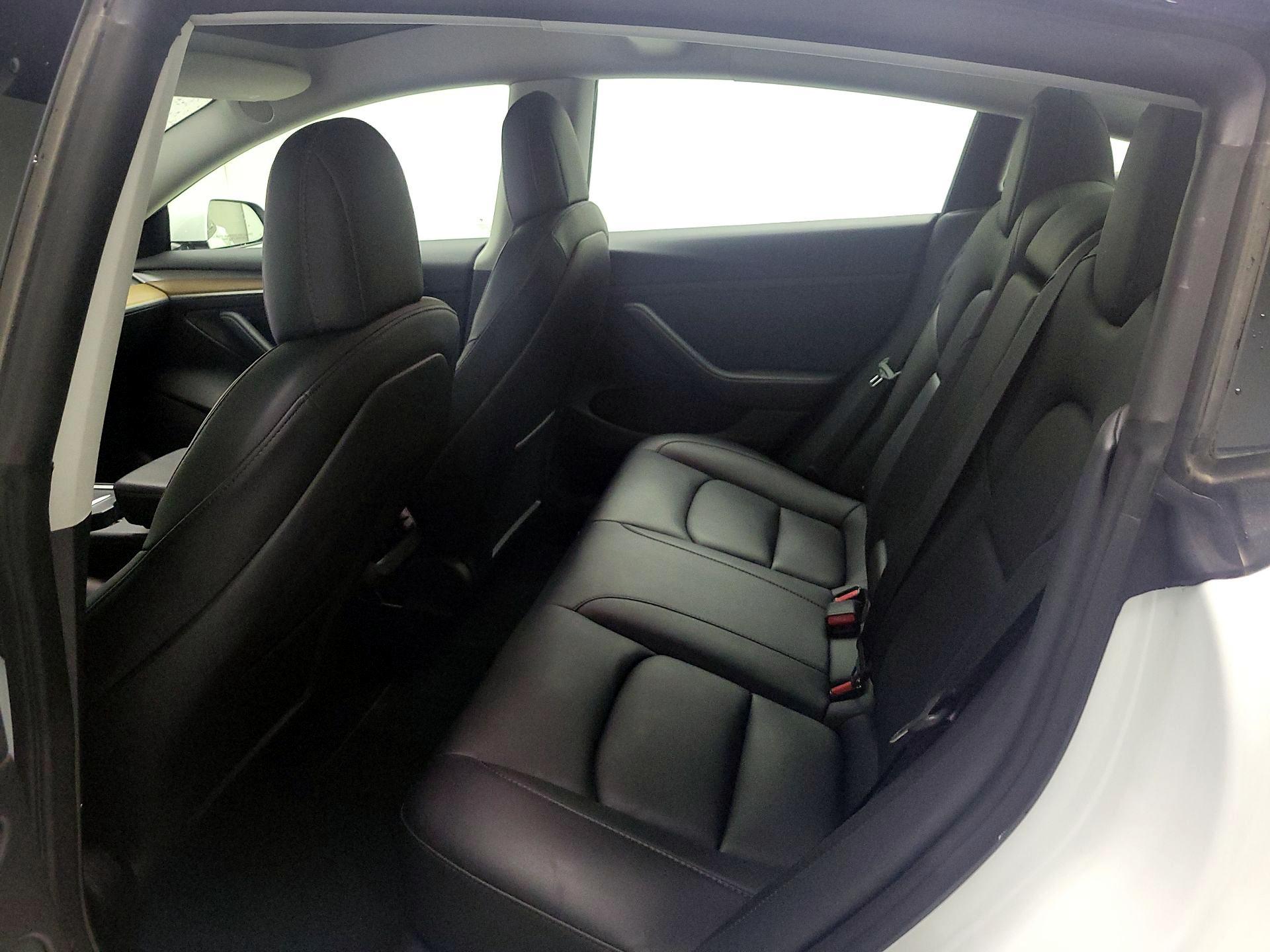 Thumbnail: 2022 Tesla Model 3 - 17