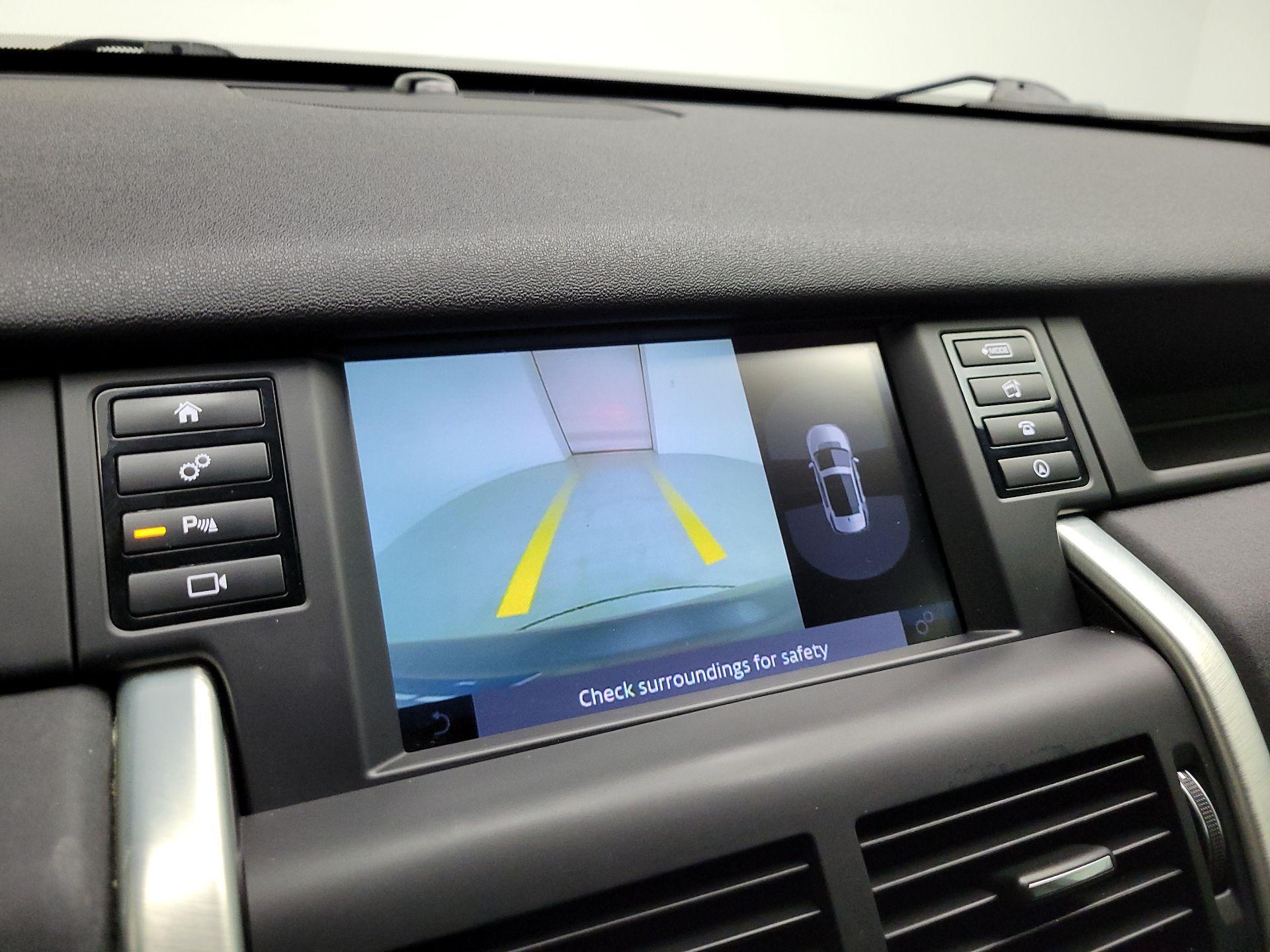 Thumbnail: 2018 Land Rover Discovery Sport - 14