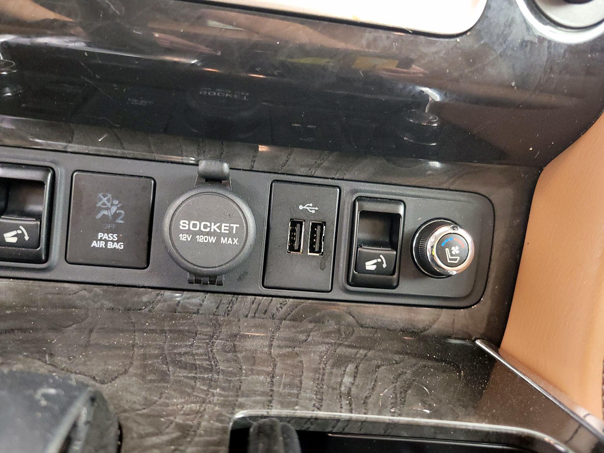 Thumbnail: 2018 INFINITI QX80 - 19