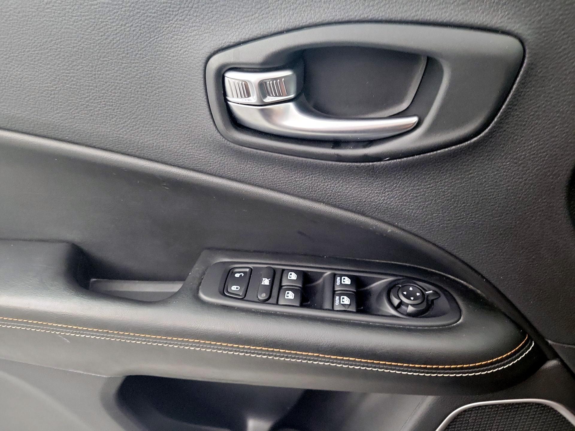 Thumbnail: 2020 Jeep Compass - 12