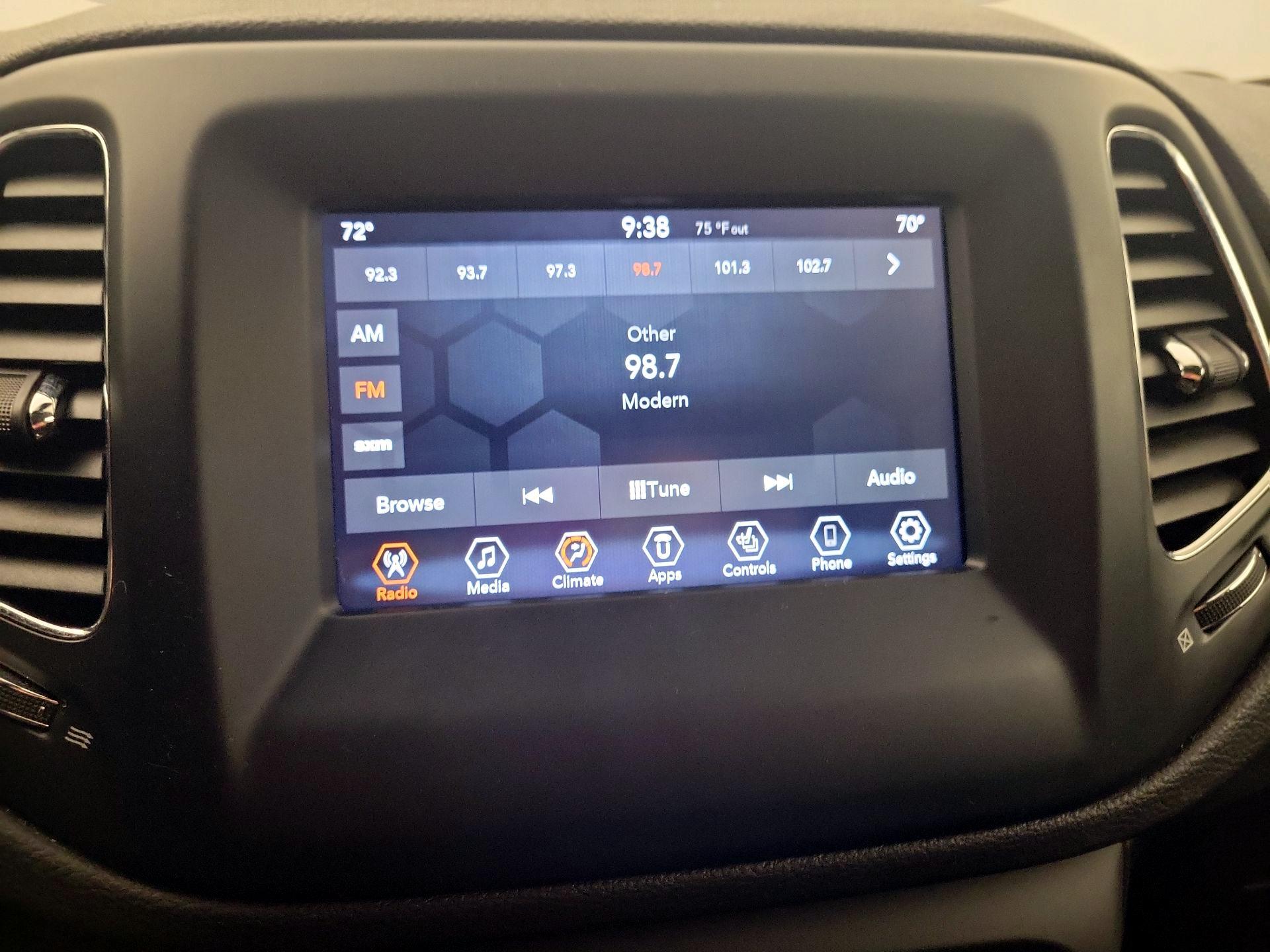 Thumbnail: 2020 Jeep Compass - 15
