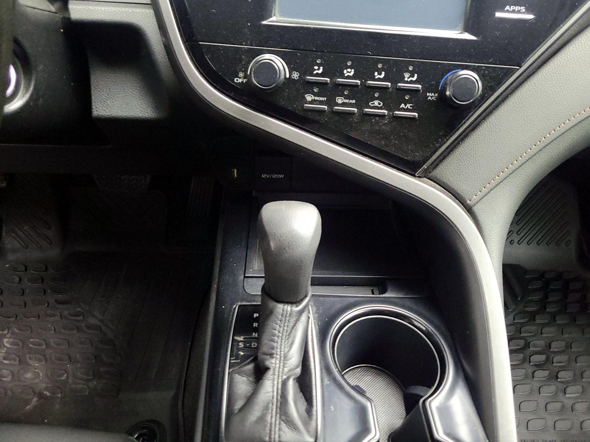Thumbnail: 2019 Toyota Camry - 16