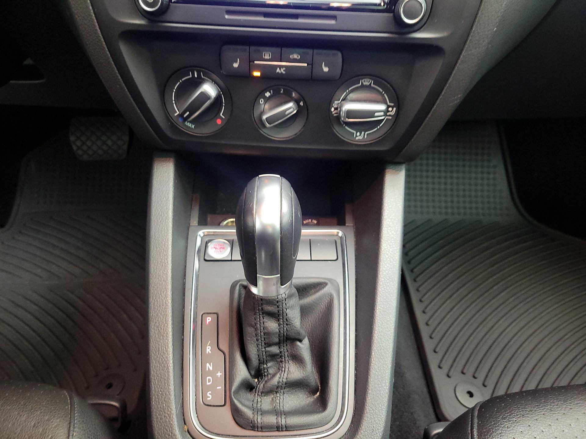 Thumbnail: 2015 Volkswagen Jetta - 16