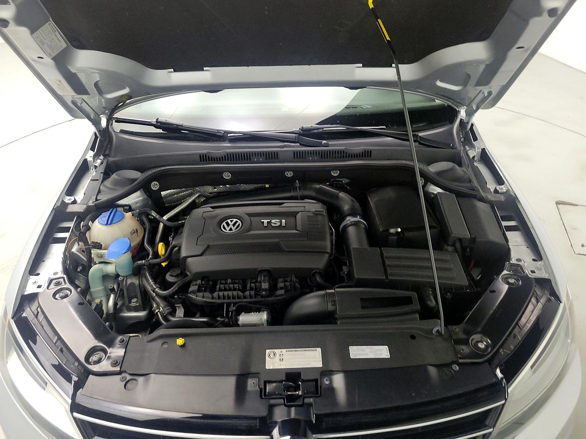 Thumbnail: 2015 Volkswagen Jetta - 19
