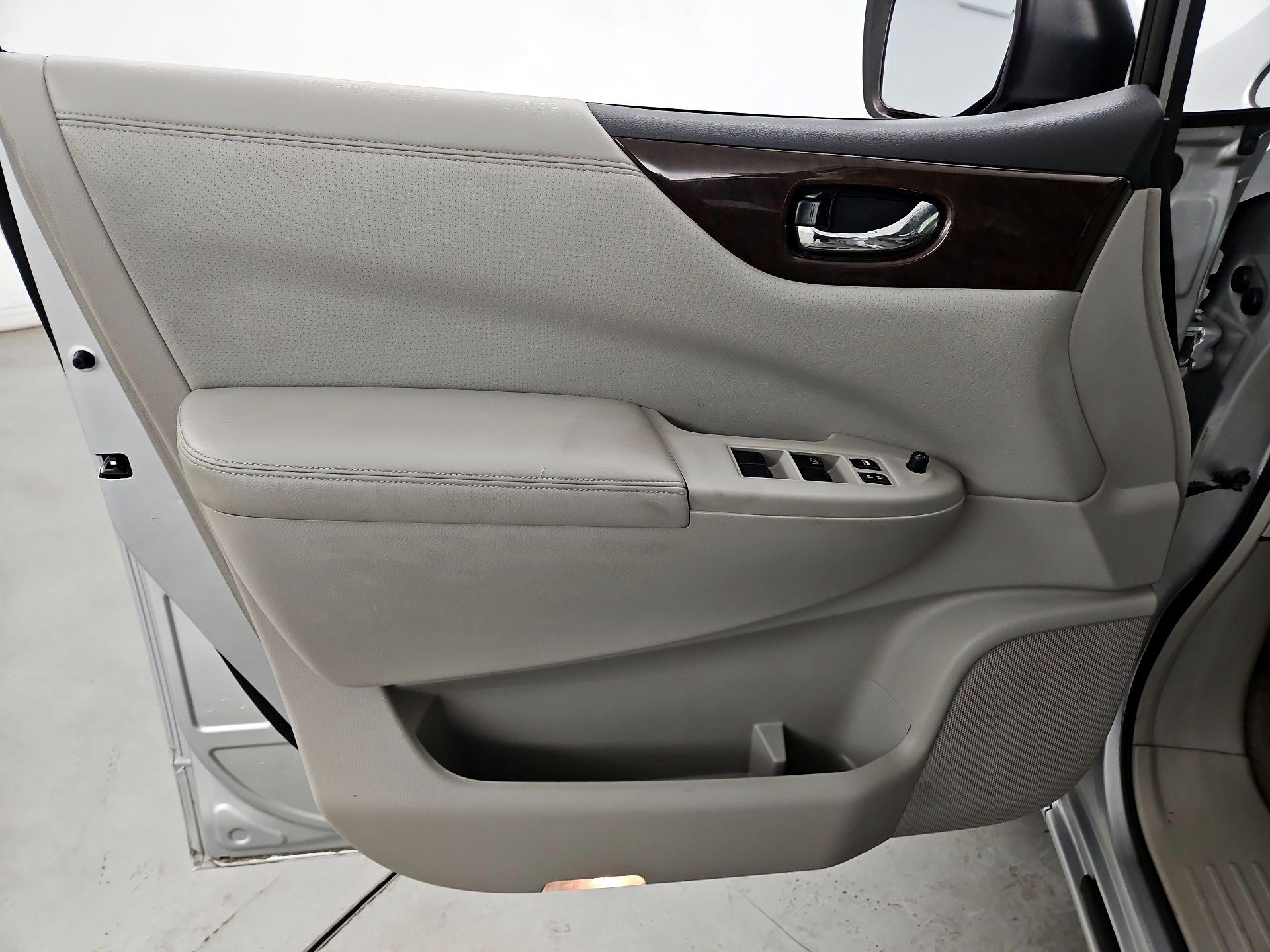 Thumbnail: 2015 Nissan Quest - 12