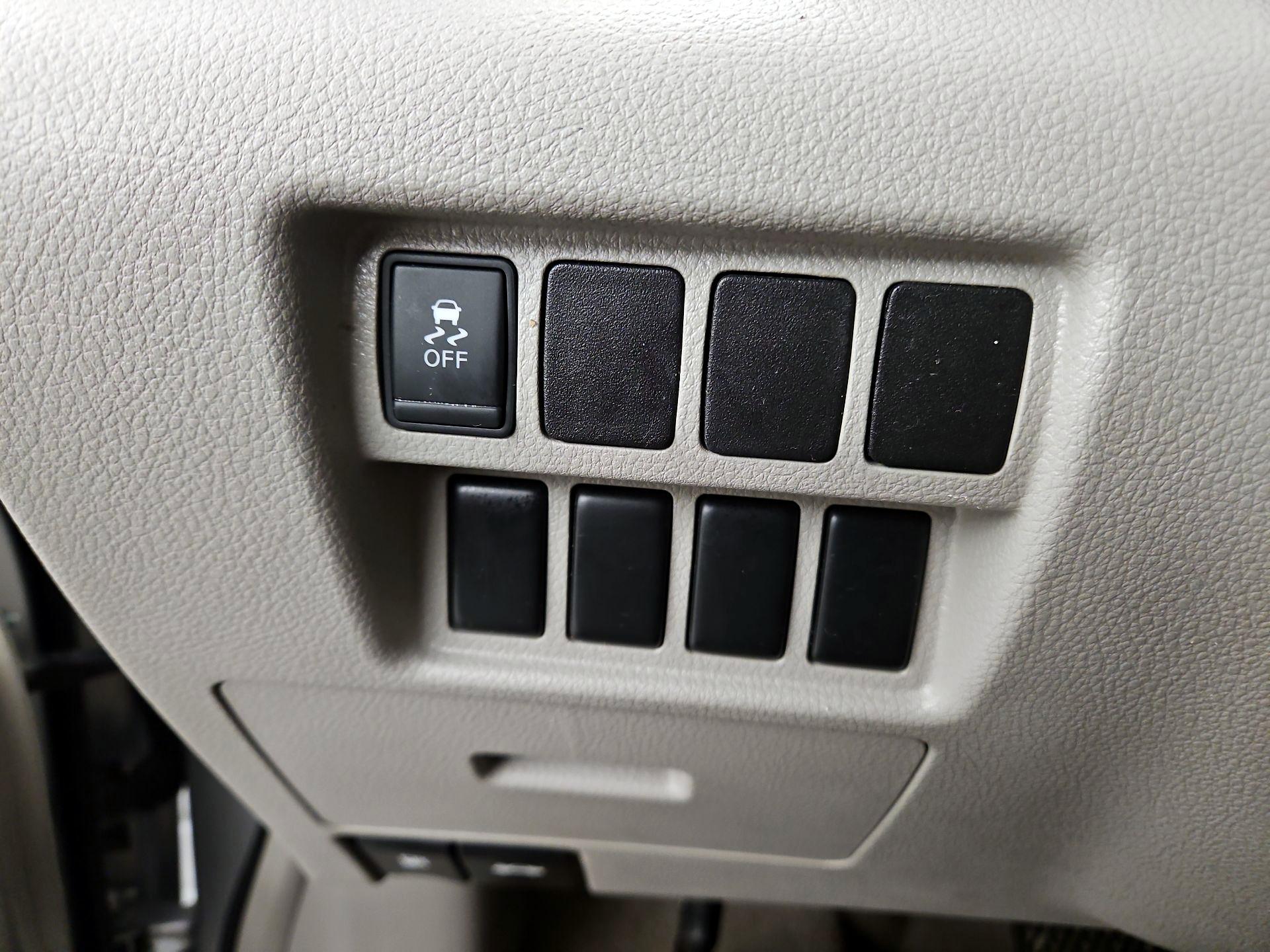 Thumbnail: 2015 Nissan Quest - 13
