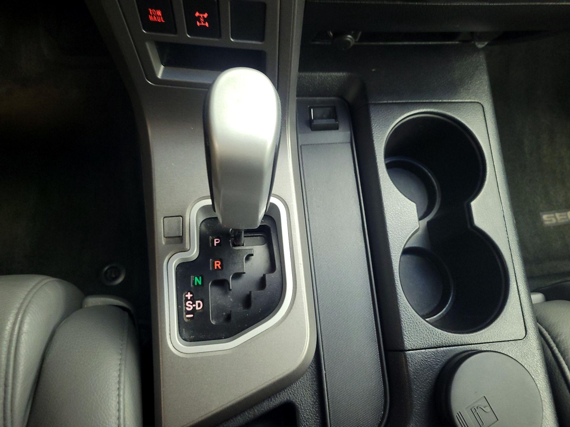 Thumbnail: 2014 Toyota Sequoia - 17