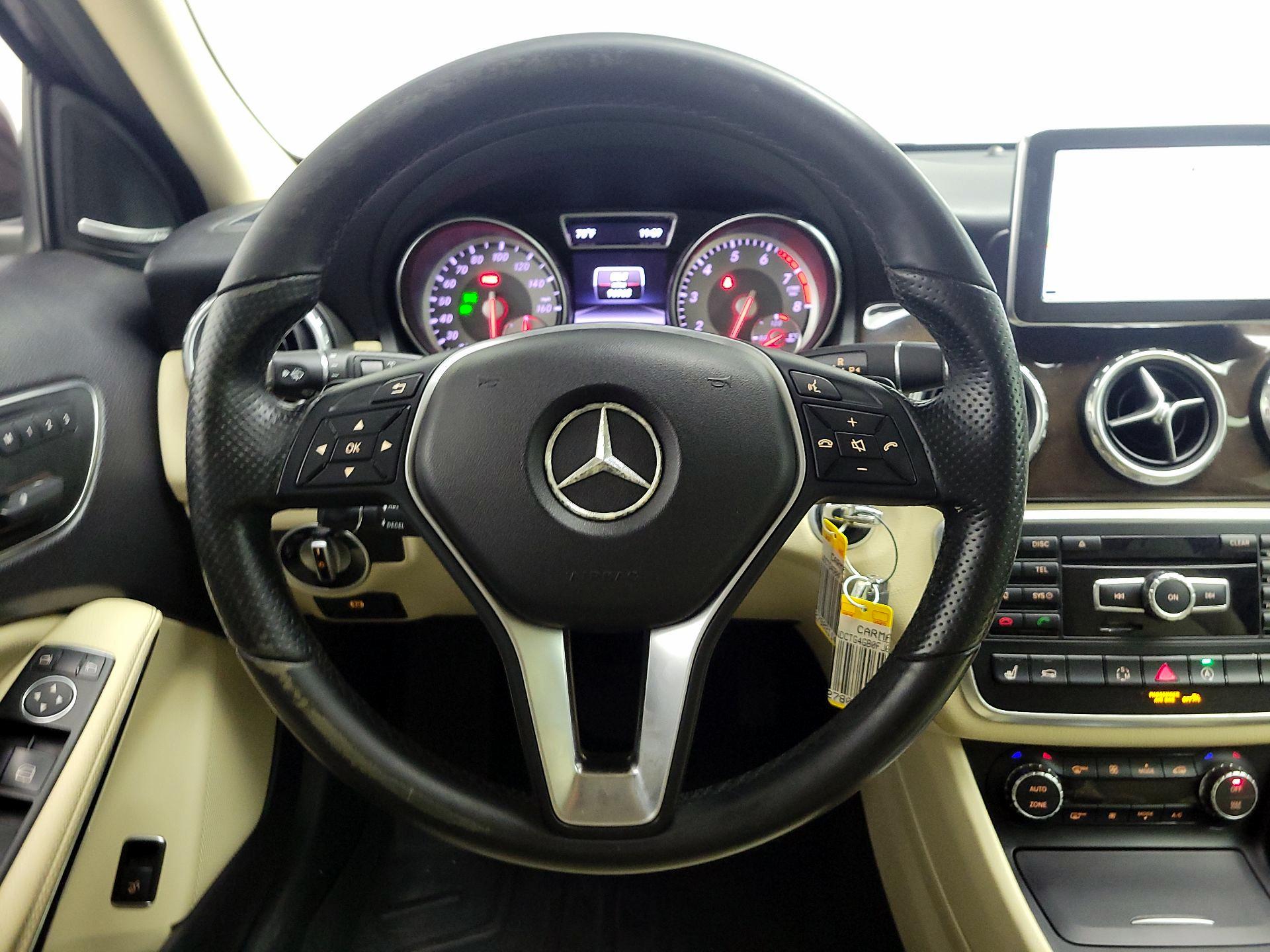 Thumbnail: 2015 Mercedes-Benz GLA - 10