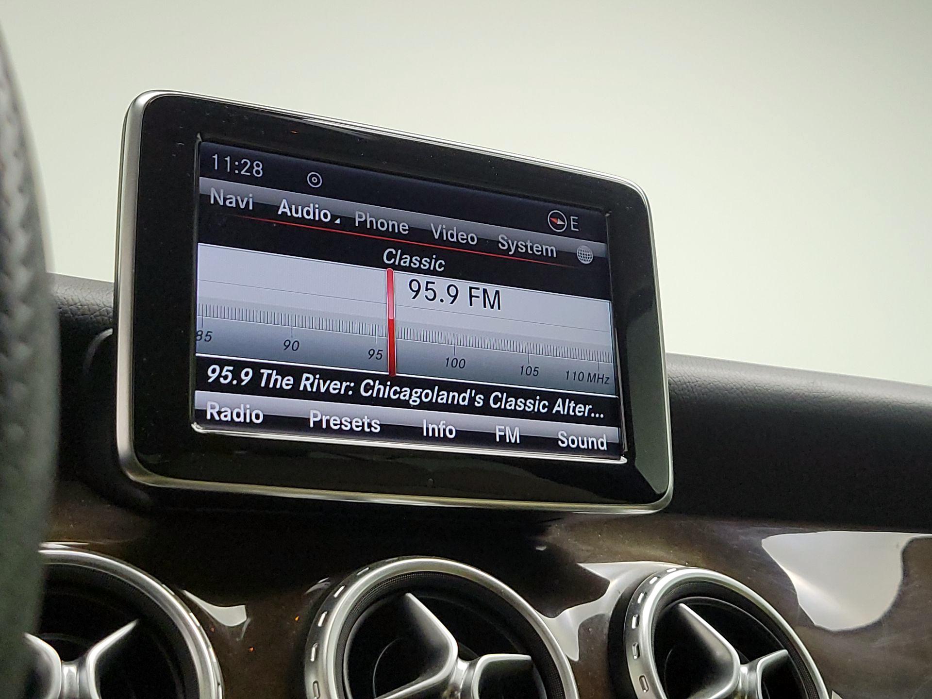 Thumbnail: 2015 Mercedes-Benz GLA - 16