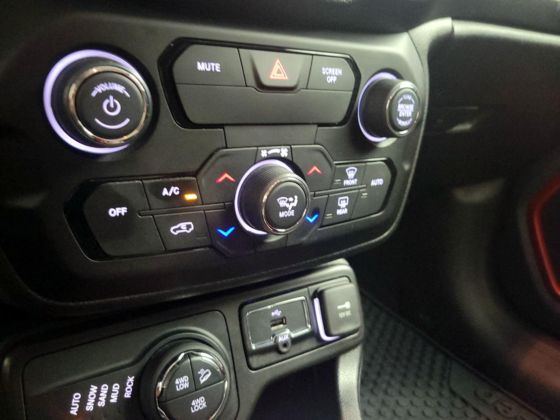 Thumbnail: 2020 Jeep Renegade - 15