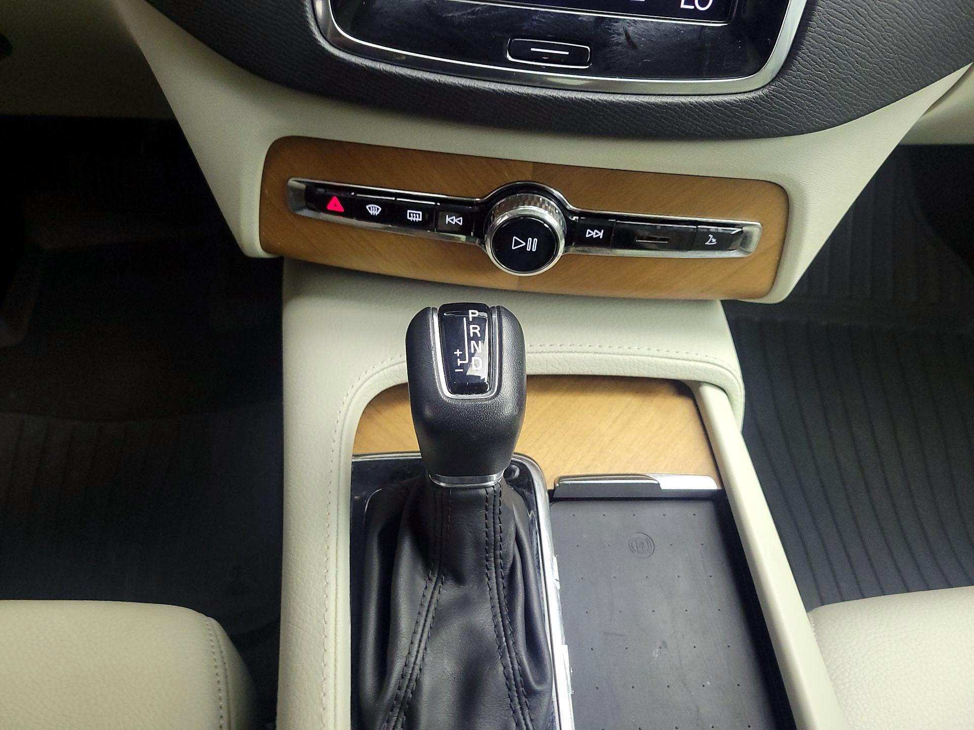 Thumbnail: 2021 Volvo XC90 - 16