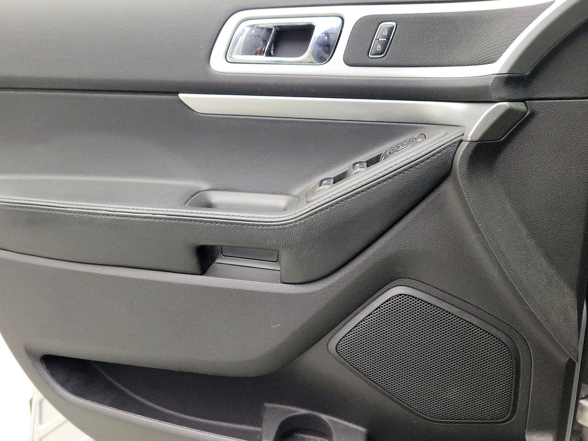 Thumbnail: 2015 Ford Explorer - 12