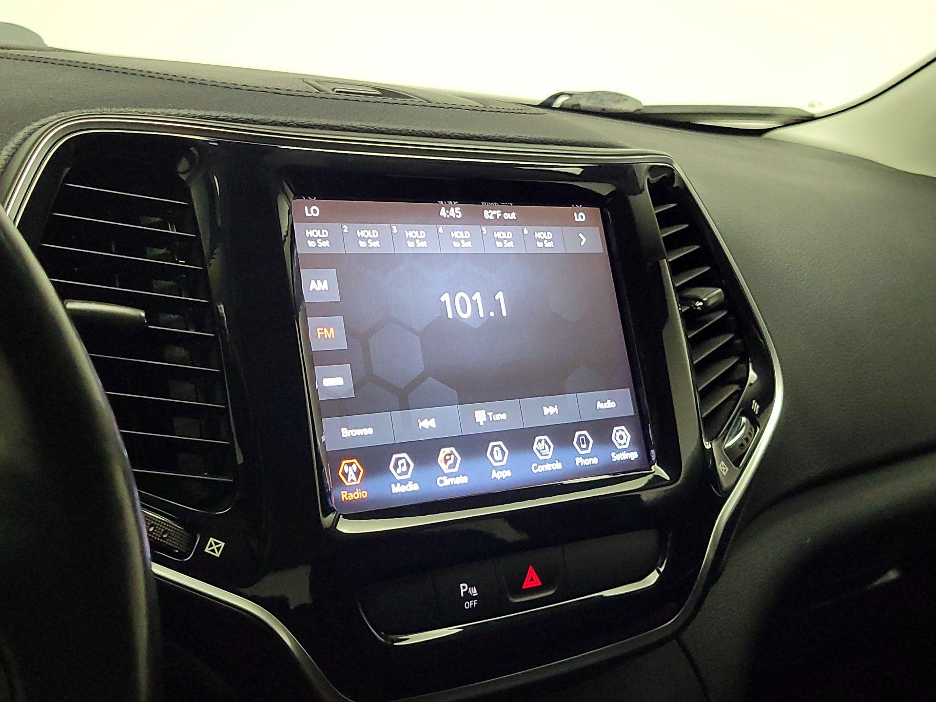 Thumbnail: 2020 Jeep Cherokee - 15