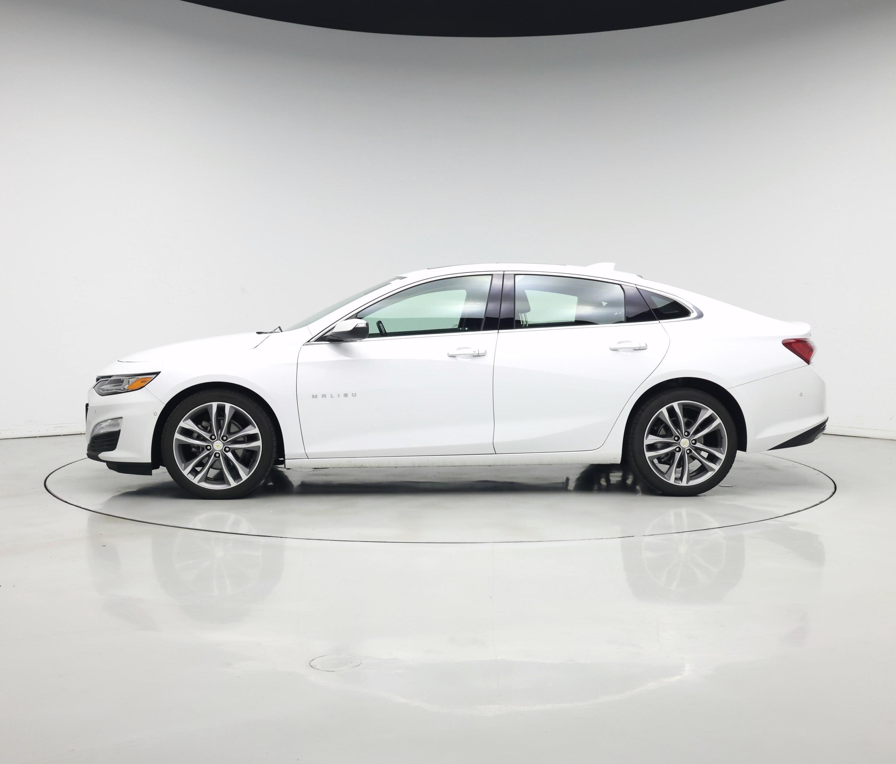 Thumbnail: 2022 Chevrolet Malibu - 3