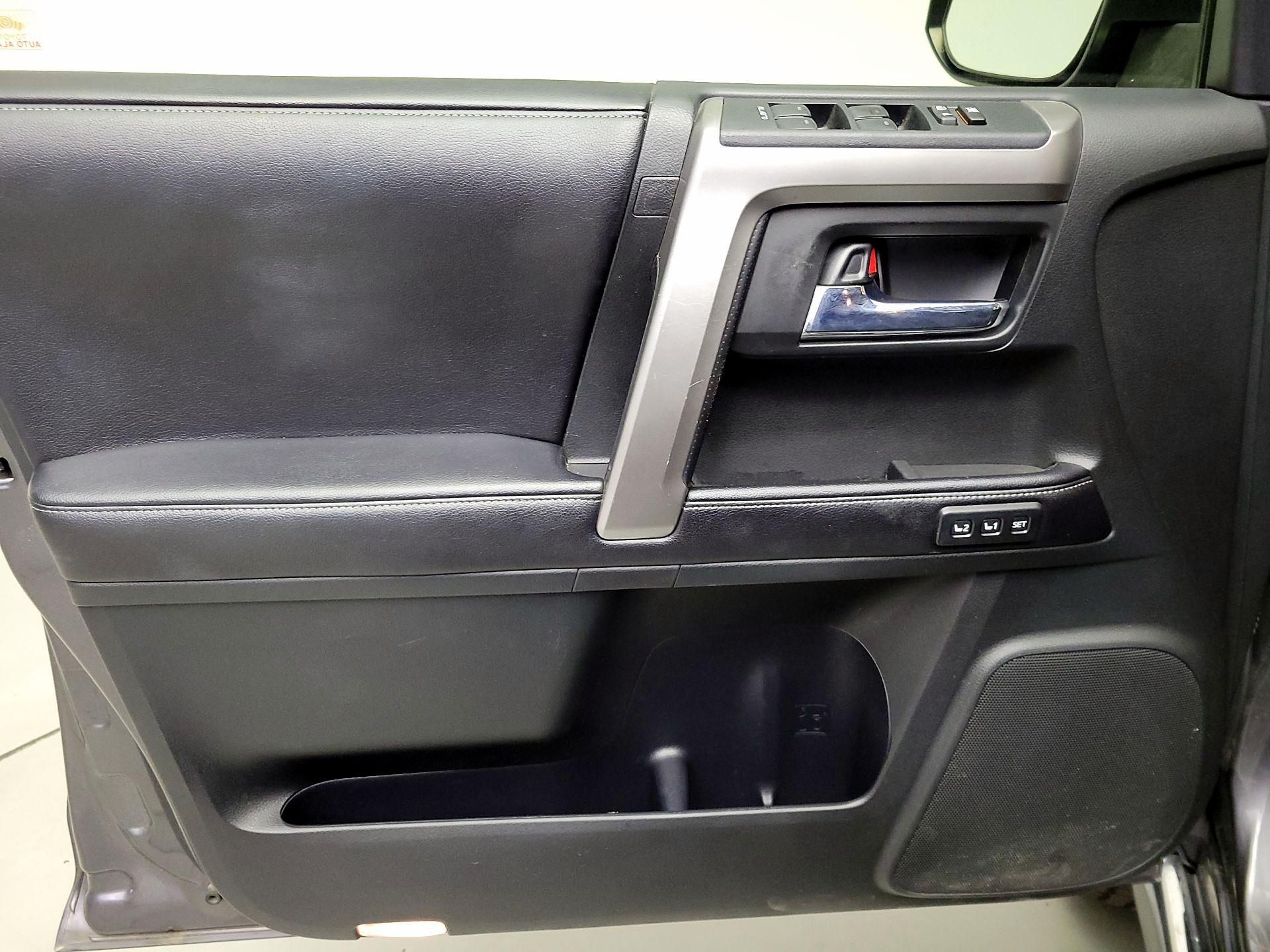 Thumbnail: 2016 Toyota 4Runner - 12