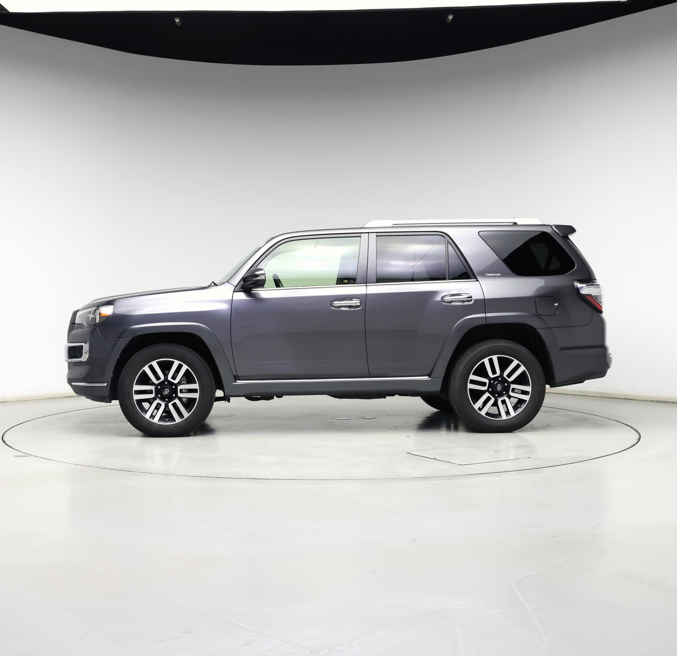 Thumbnail: 2016 Toyota 4Runner - 3