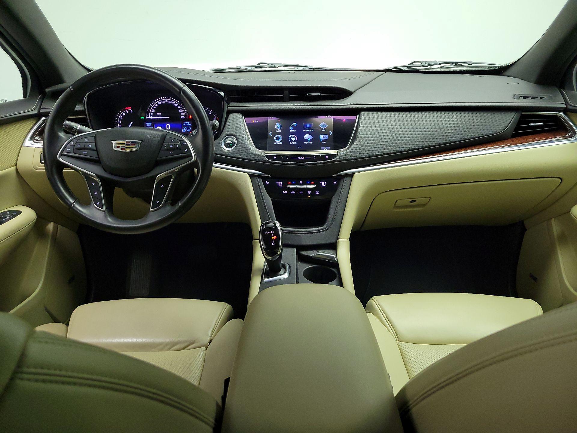 Thumbnail: 2017 Cadillac XT5 - 9