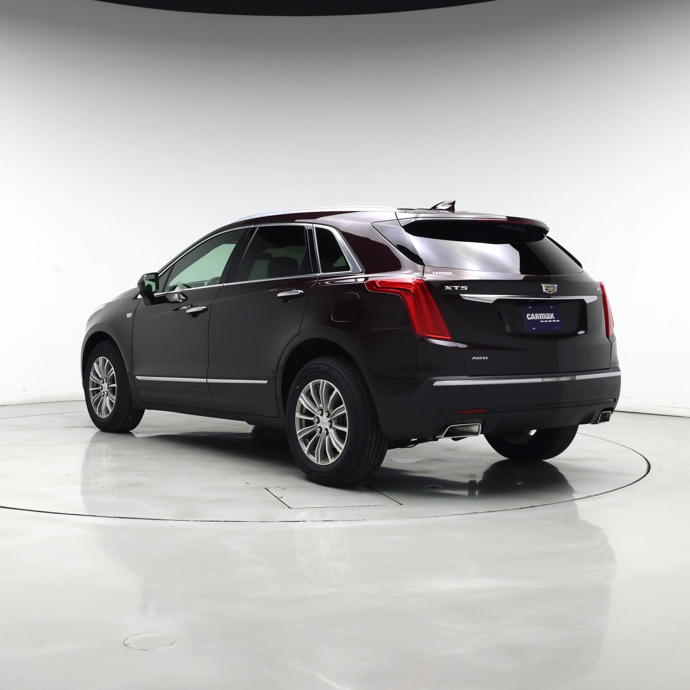 Thumbnail: 2017 Cadillac XT5 - 2