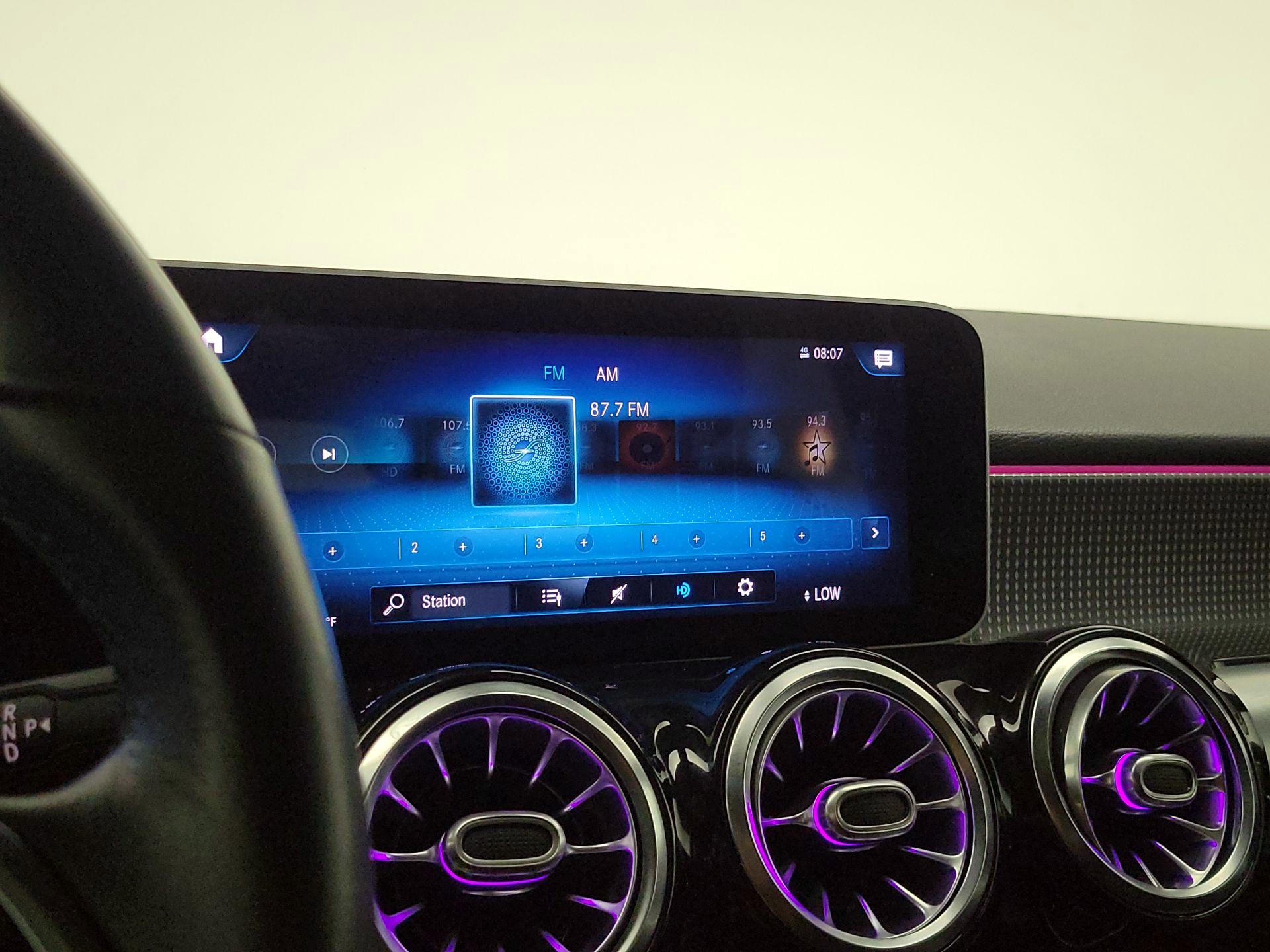 Thumbnail: 2021 Mercedes-Benz GLB - 15