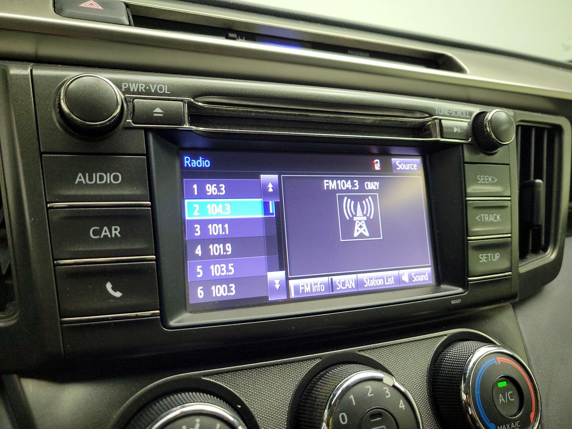 Thumbnail: 2015 Toyota RAV4 - 15