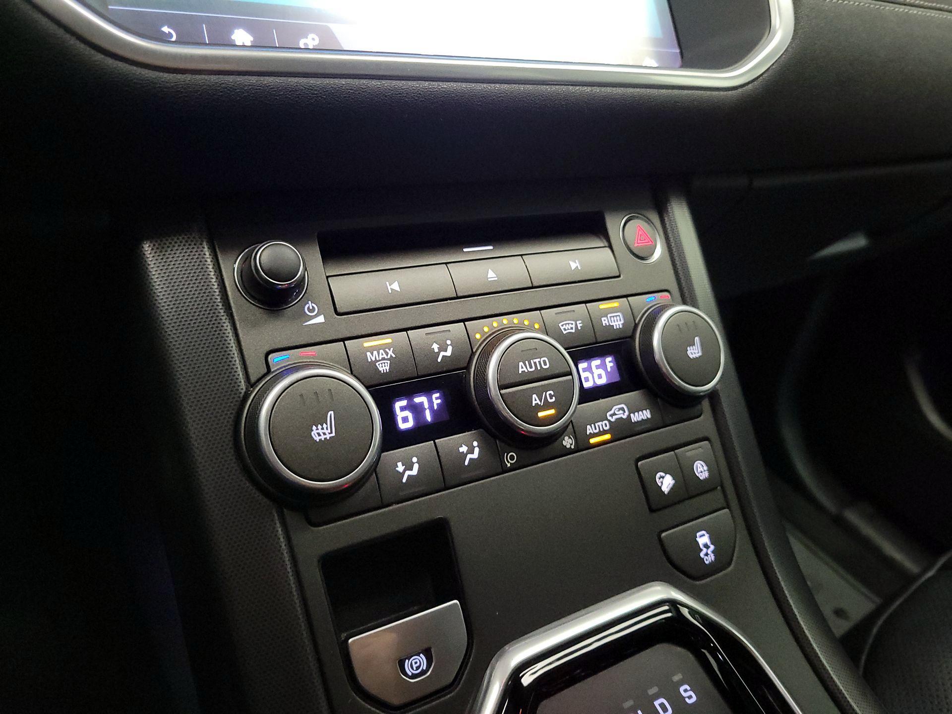 Thumbnail: 2019 Land Rover Range Rover Evoque - 17