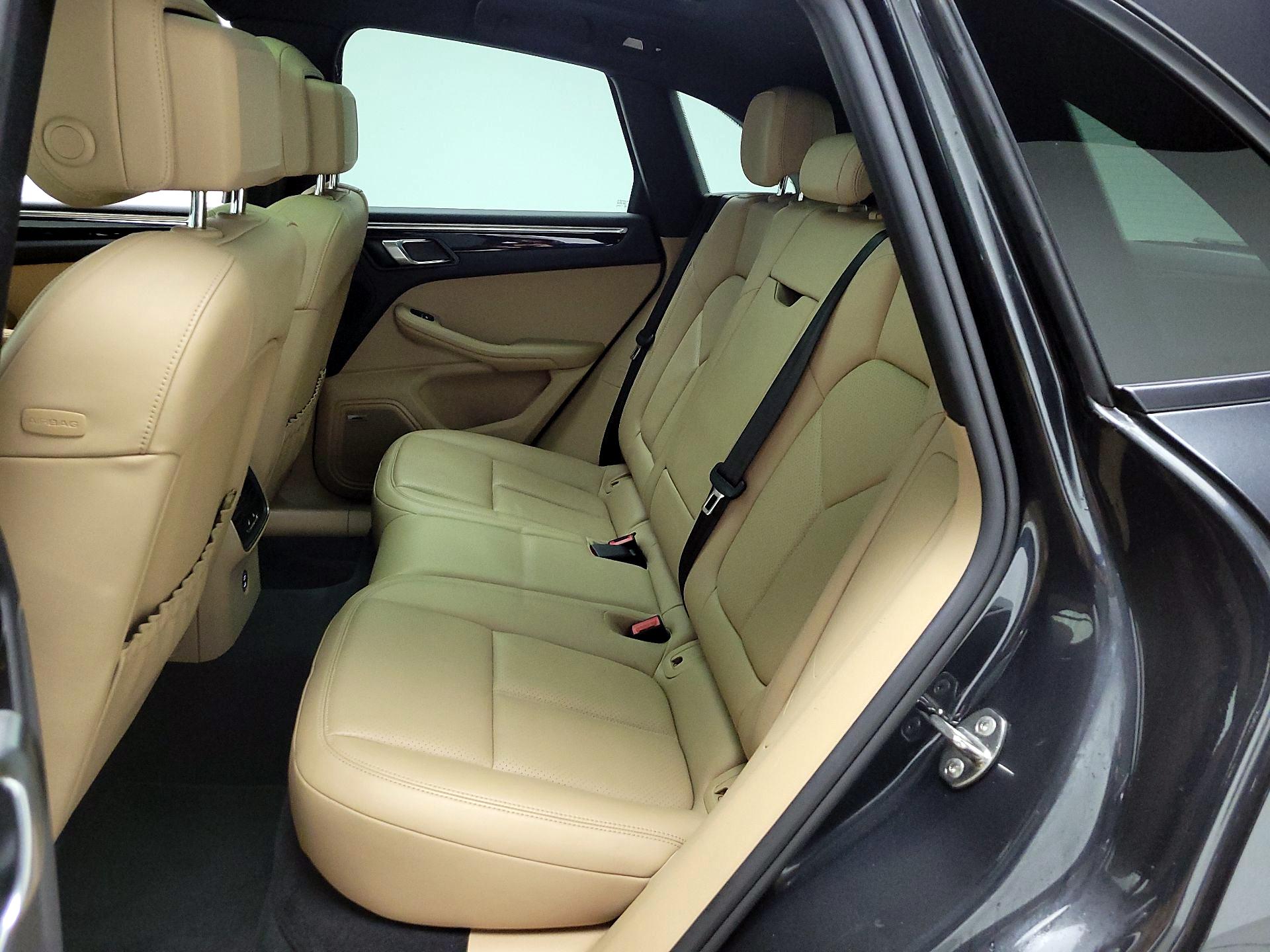 Thumbnail: 2020 Porsche Macan - 17