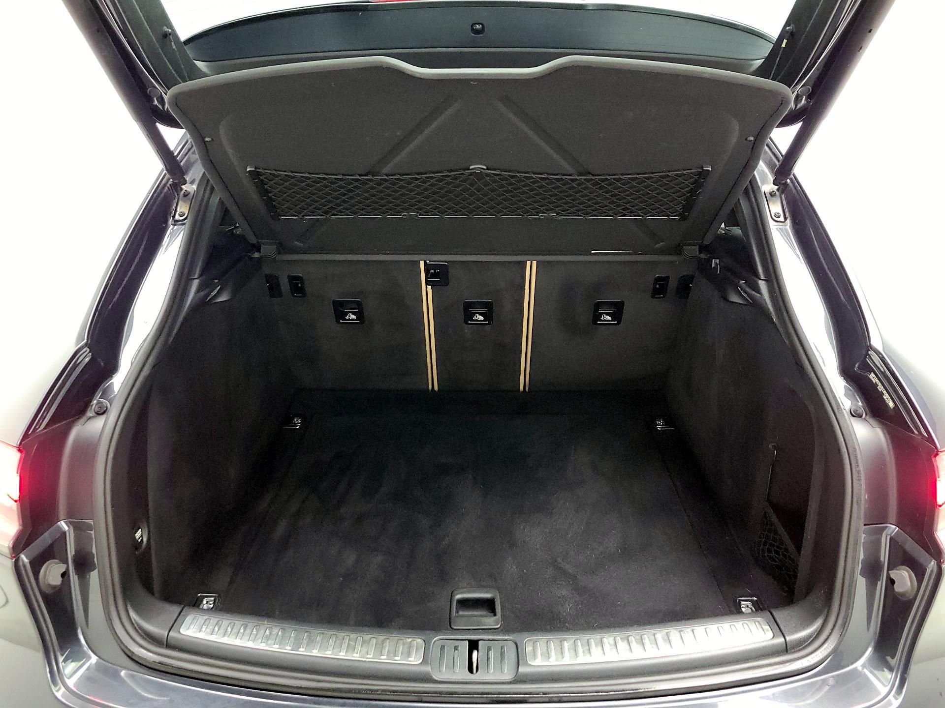 Thumbnail: 2020 Porsche Macan - 18