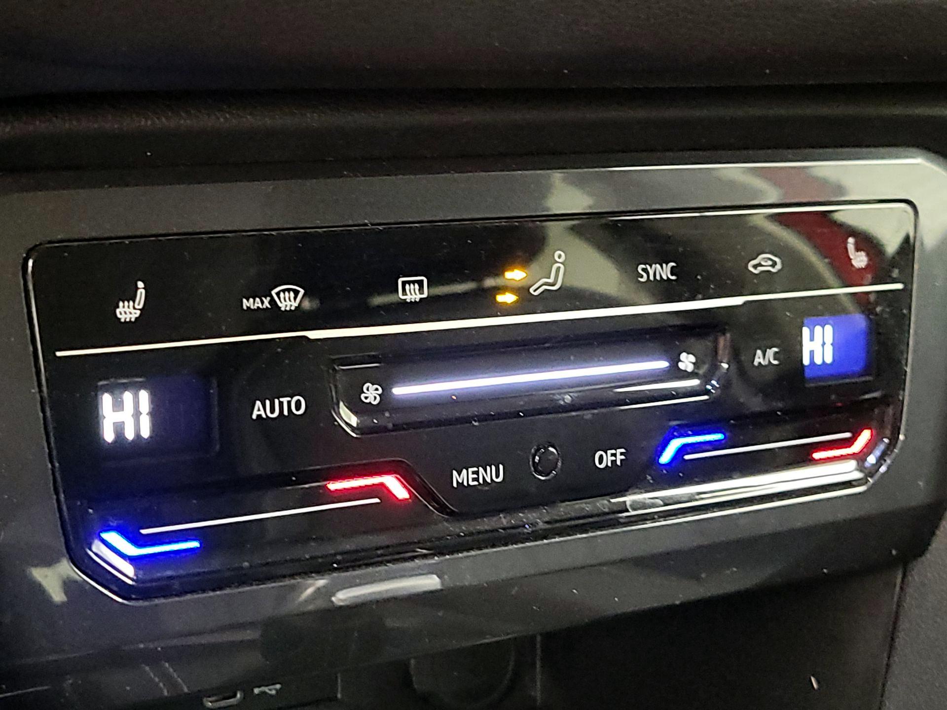 Thumbnail: 2022 Volkswagen Tiguan - 16