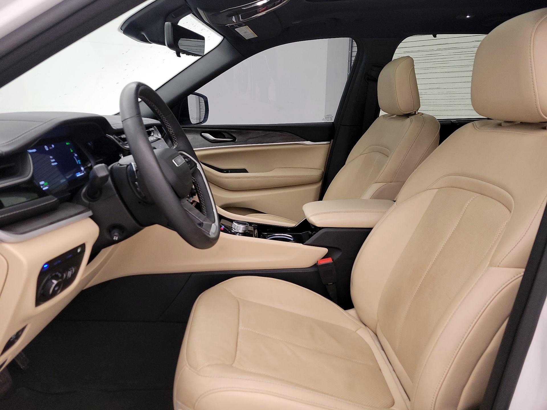 Thumbnail: 2022 Jeep Grand Cherokee - 11