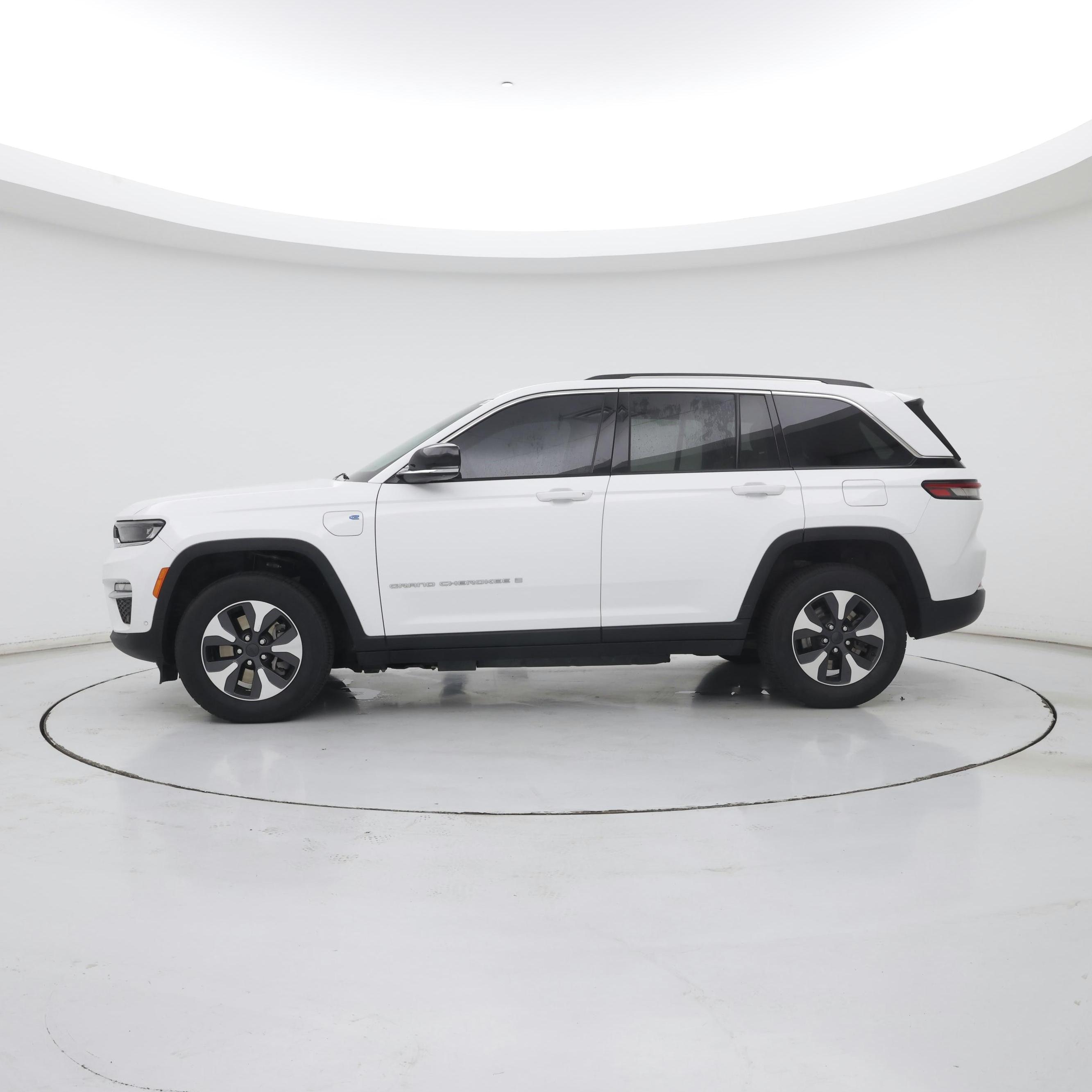 Thumbnail: 2022 Jeep Grand Cherokee - 3