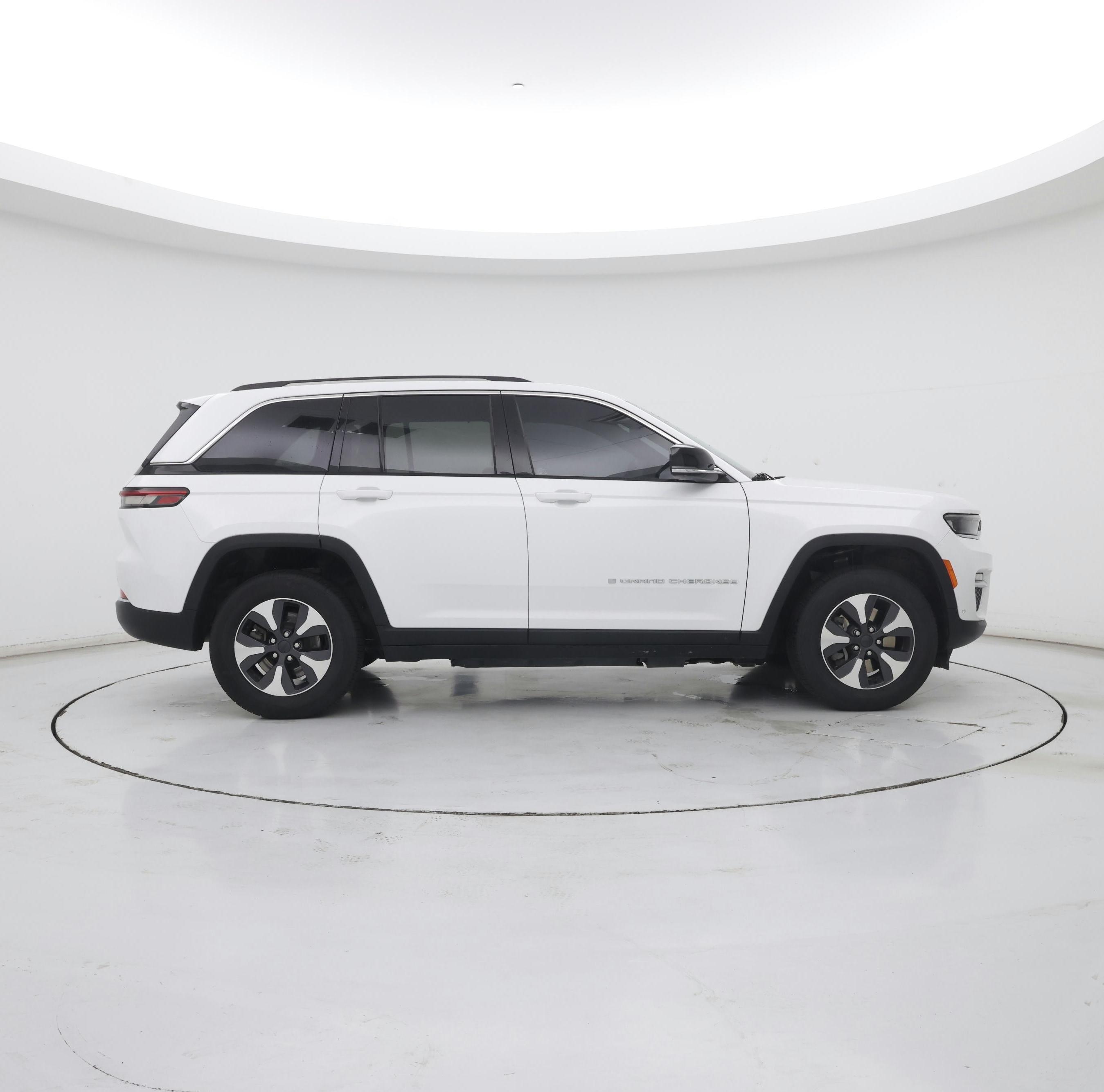 Thumbnail: 2022 Jeep Grand Cherokee - 7