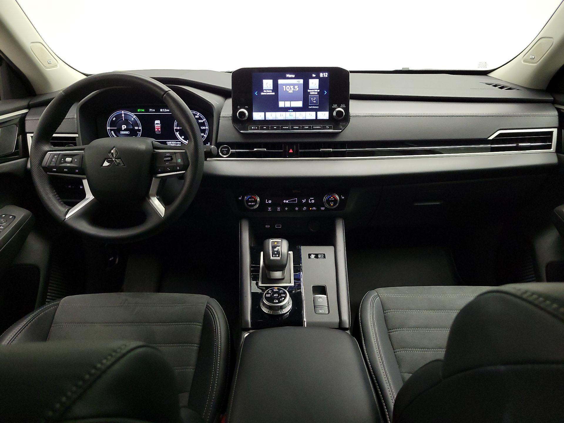Thumbnail: 2023 Mitsubishi Outlander - 9