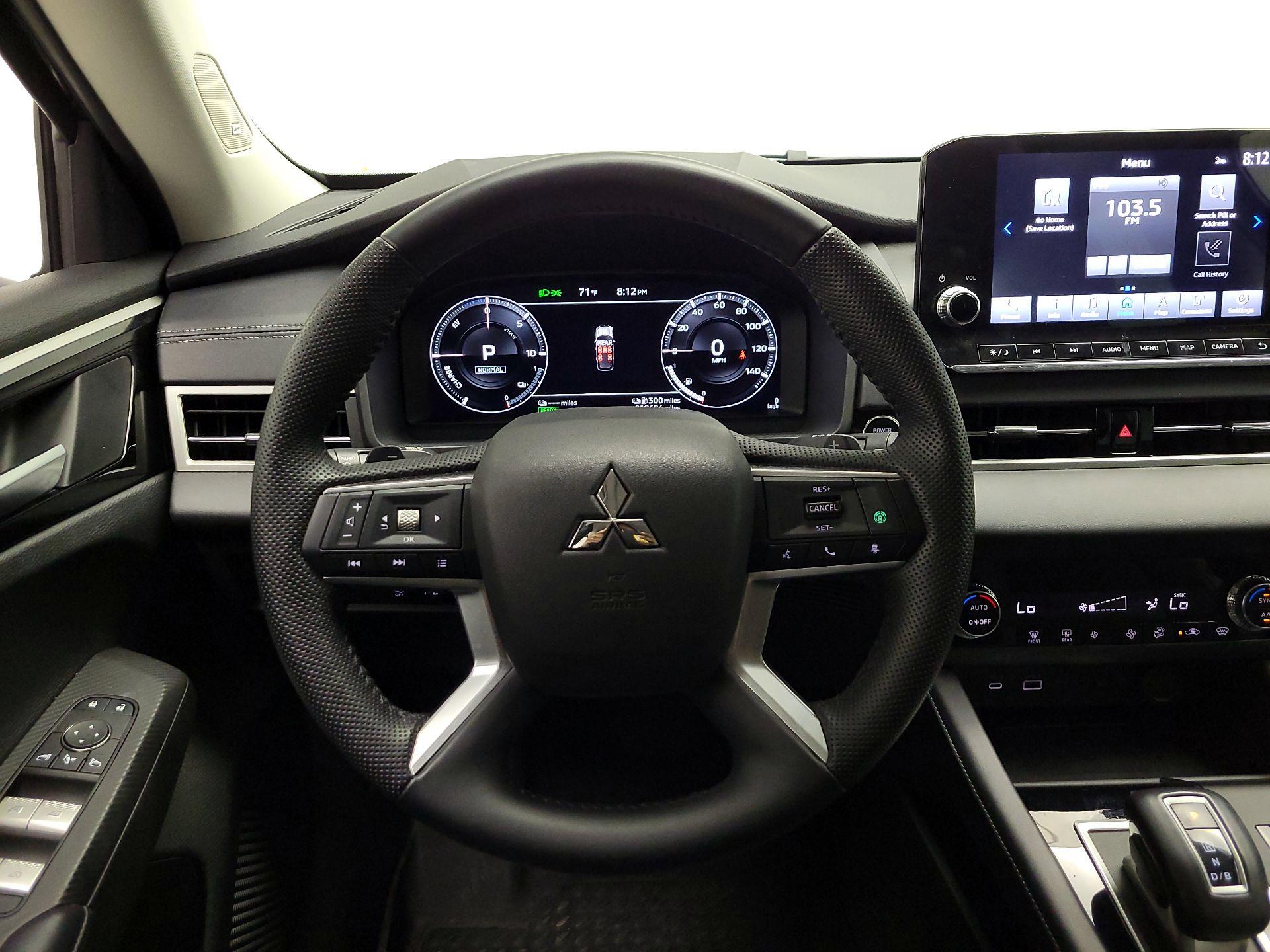 Thumbnail: 2023 Mitsubishi Outlander - 10