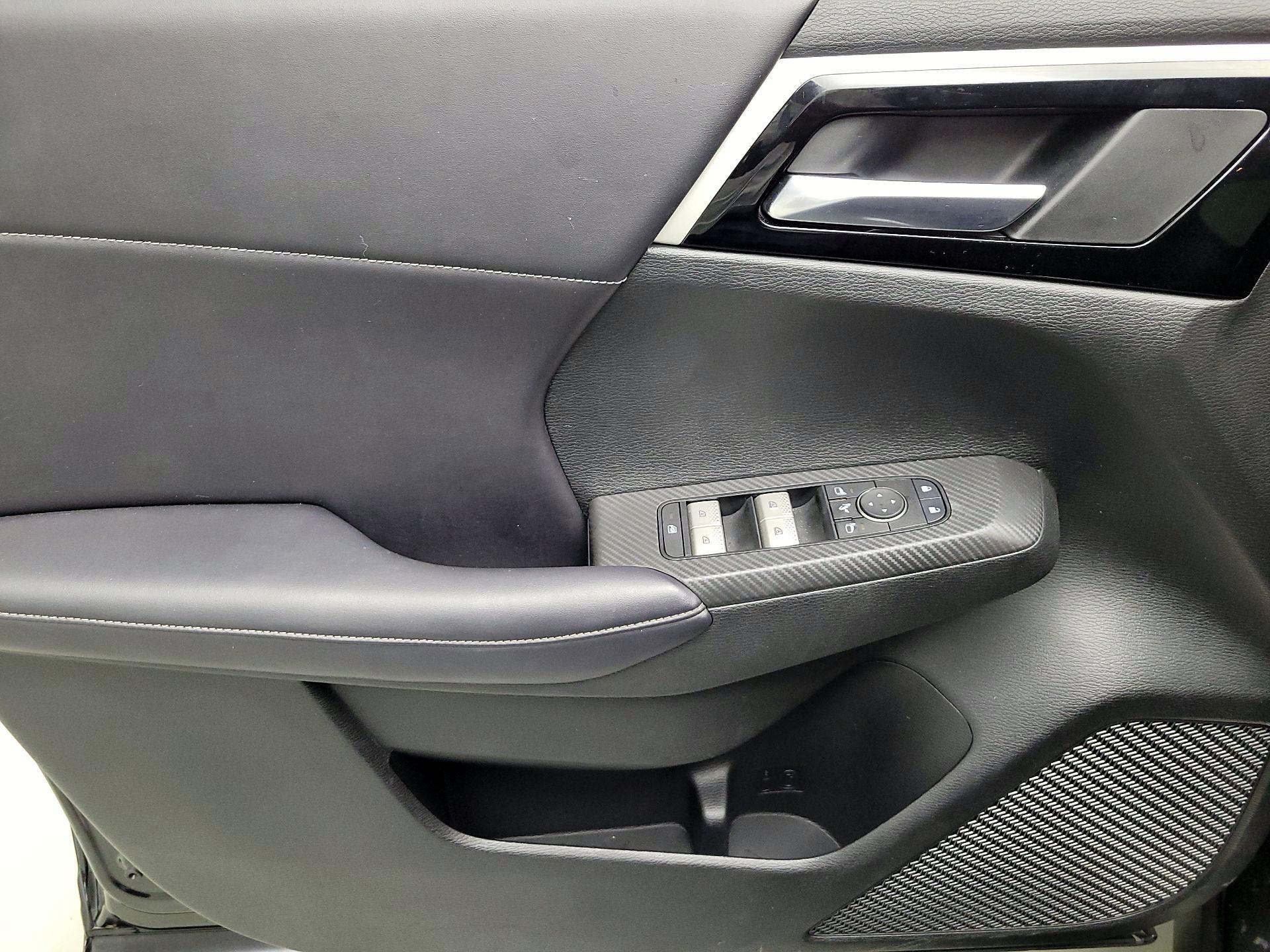 Thumbnail: 2023 Mitsubishi Outlander - 12