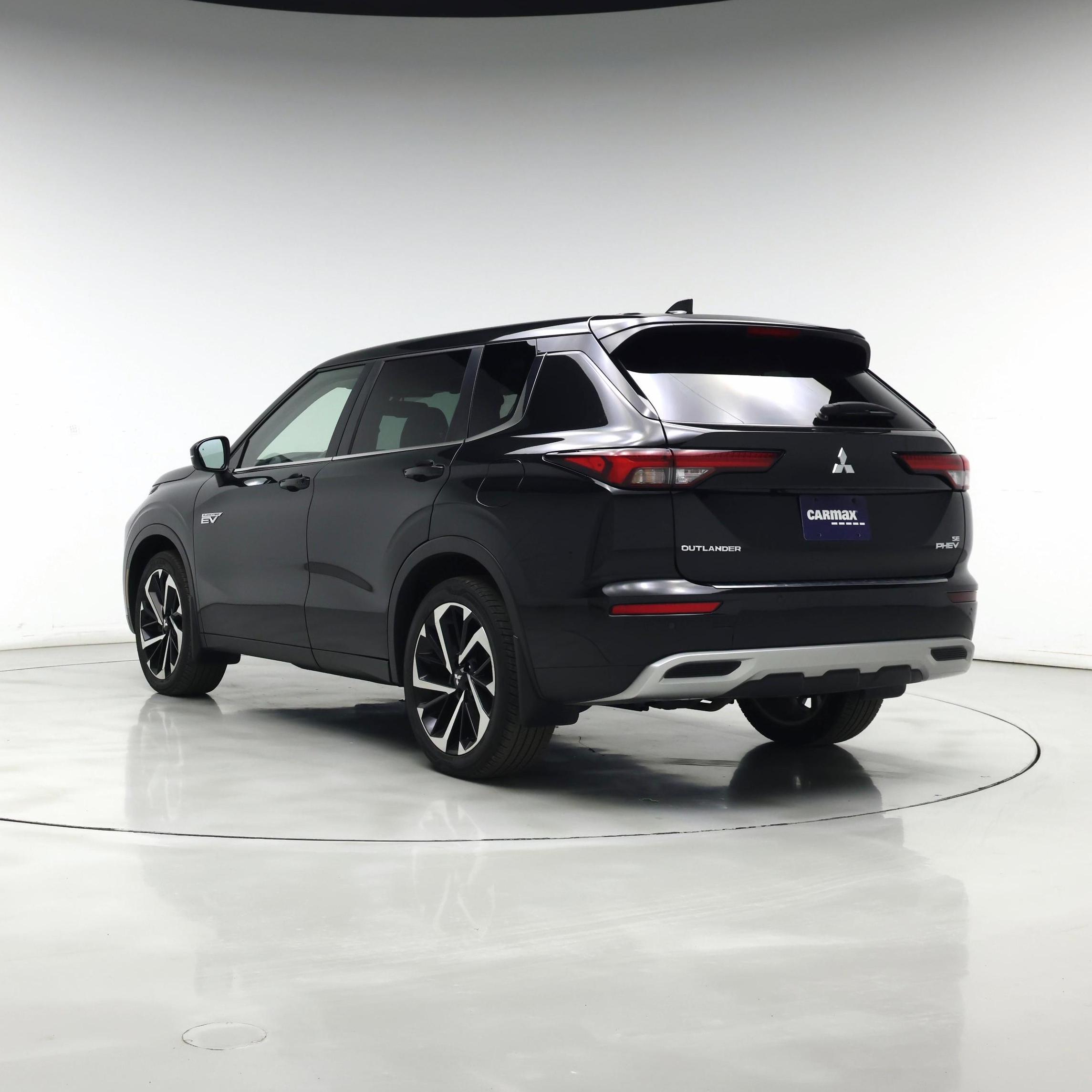 Thumbnail: 2023 Mitsubishi Outlander - 2