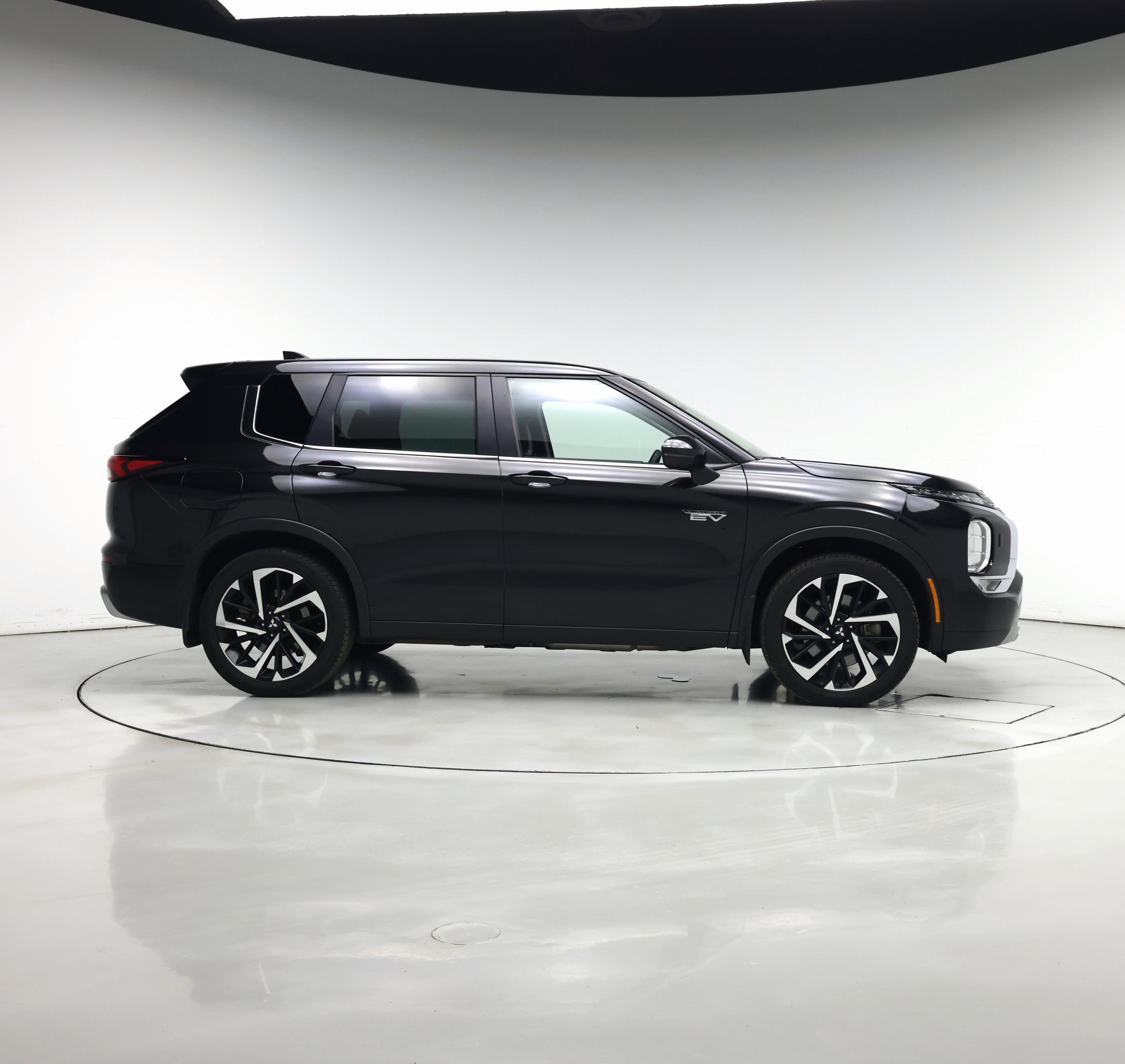 Thumbnail: 2023 Mitsubishi Outlander - 7