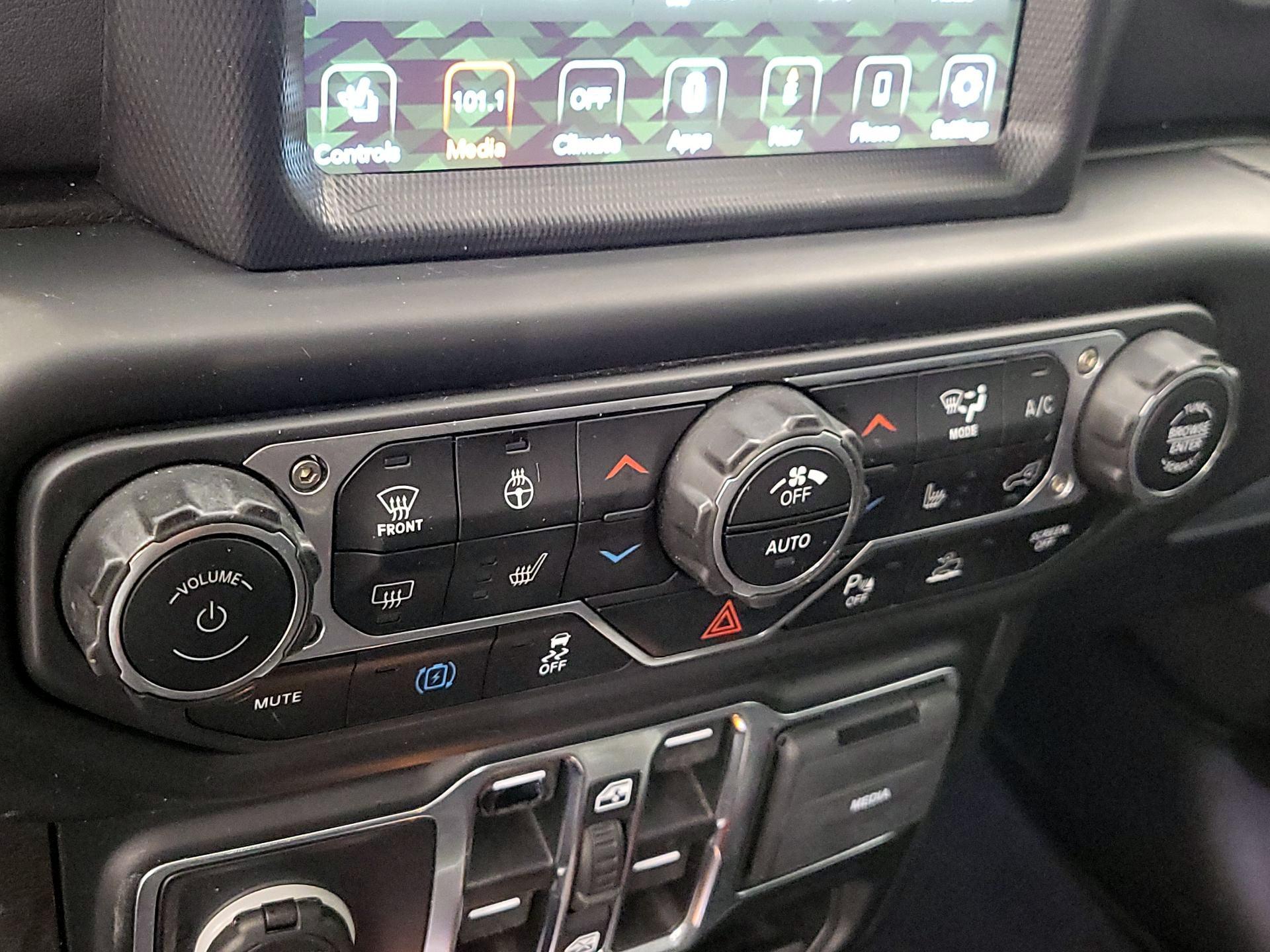 Thumbnail: 2022 Jeep Wrangler - 16