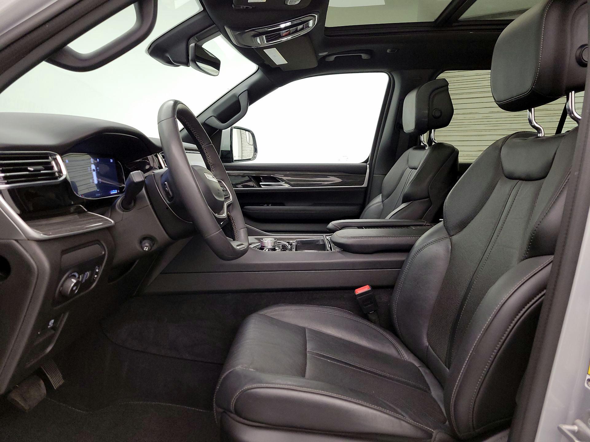 Thumbnail: 2022 Jeep Wagoneer - 11