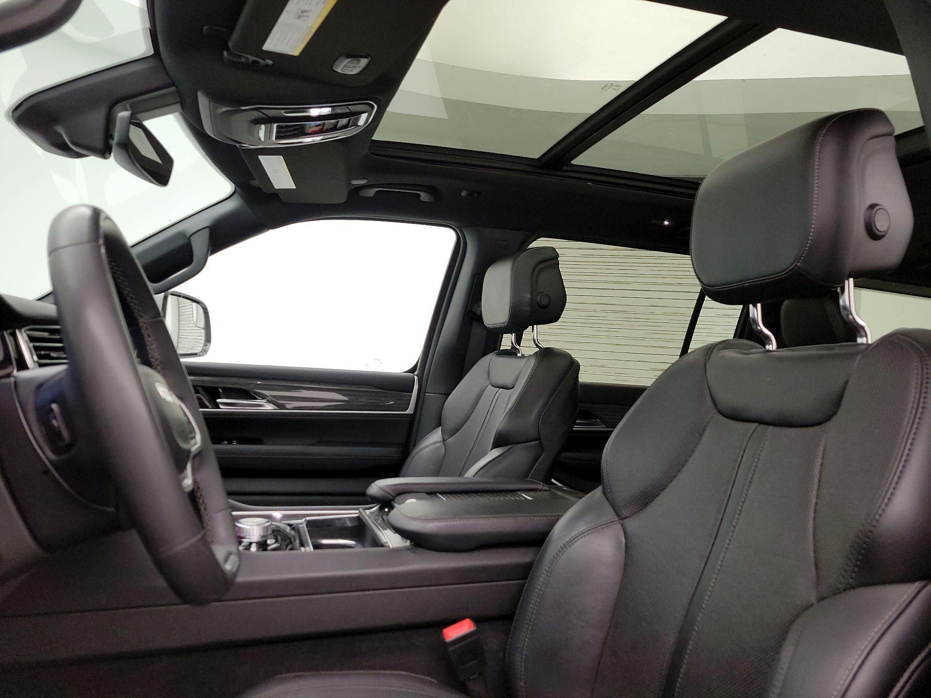 Thumbnail: 2022 Jeep Wagoneer - 20